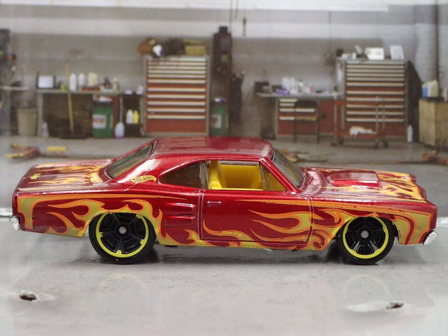 1969 69 DODGE CORONET SUPER BEE RED 1:64 SCALE COLLECTIBLE DIECAST MODEL CAR
