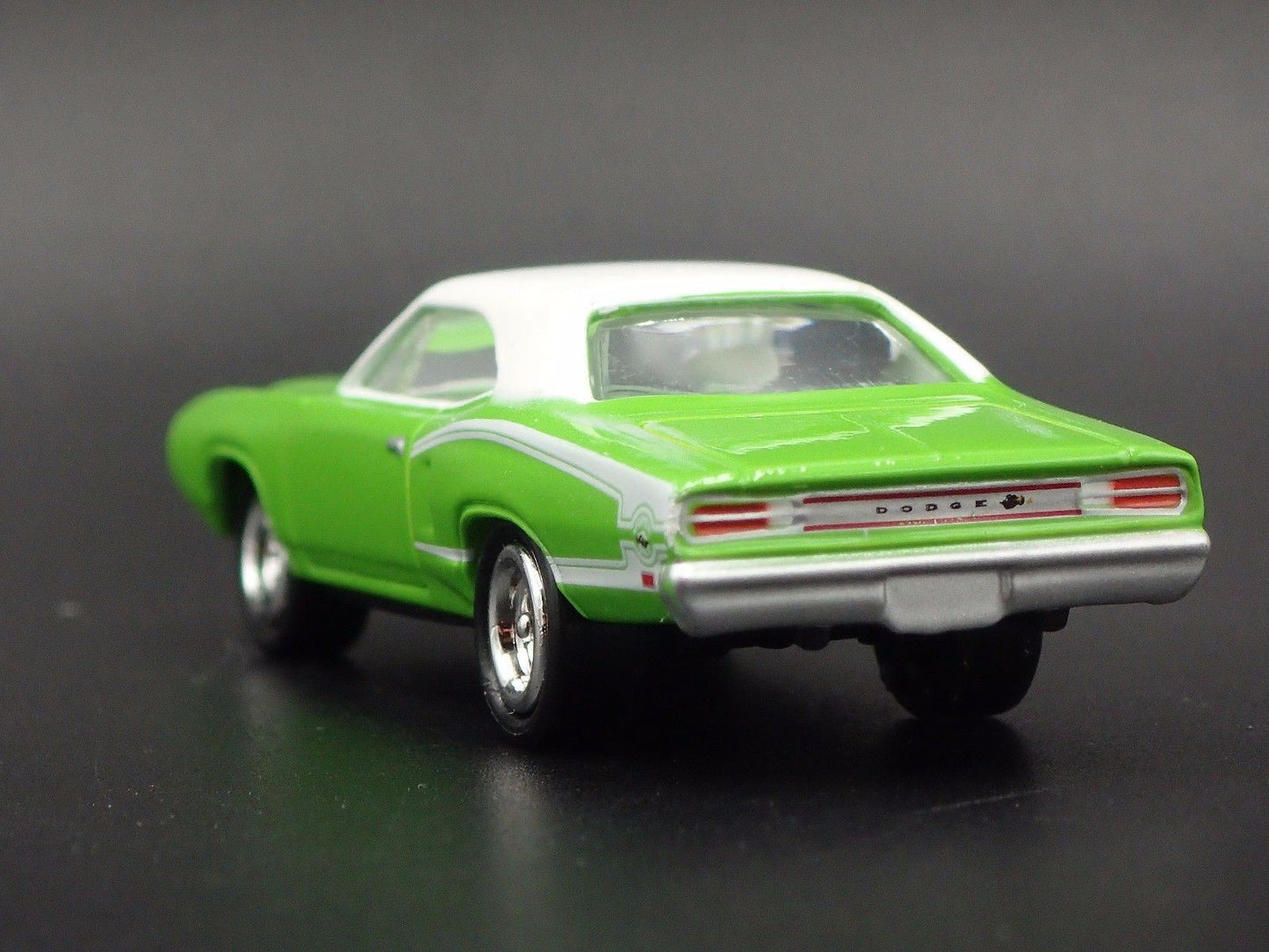 1970 DODGE CORONET SUPER BEE GREEN 1:64 SCALE LIMITED DIORAMA DIECAST MODEL CAR