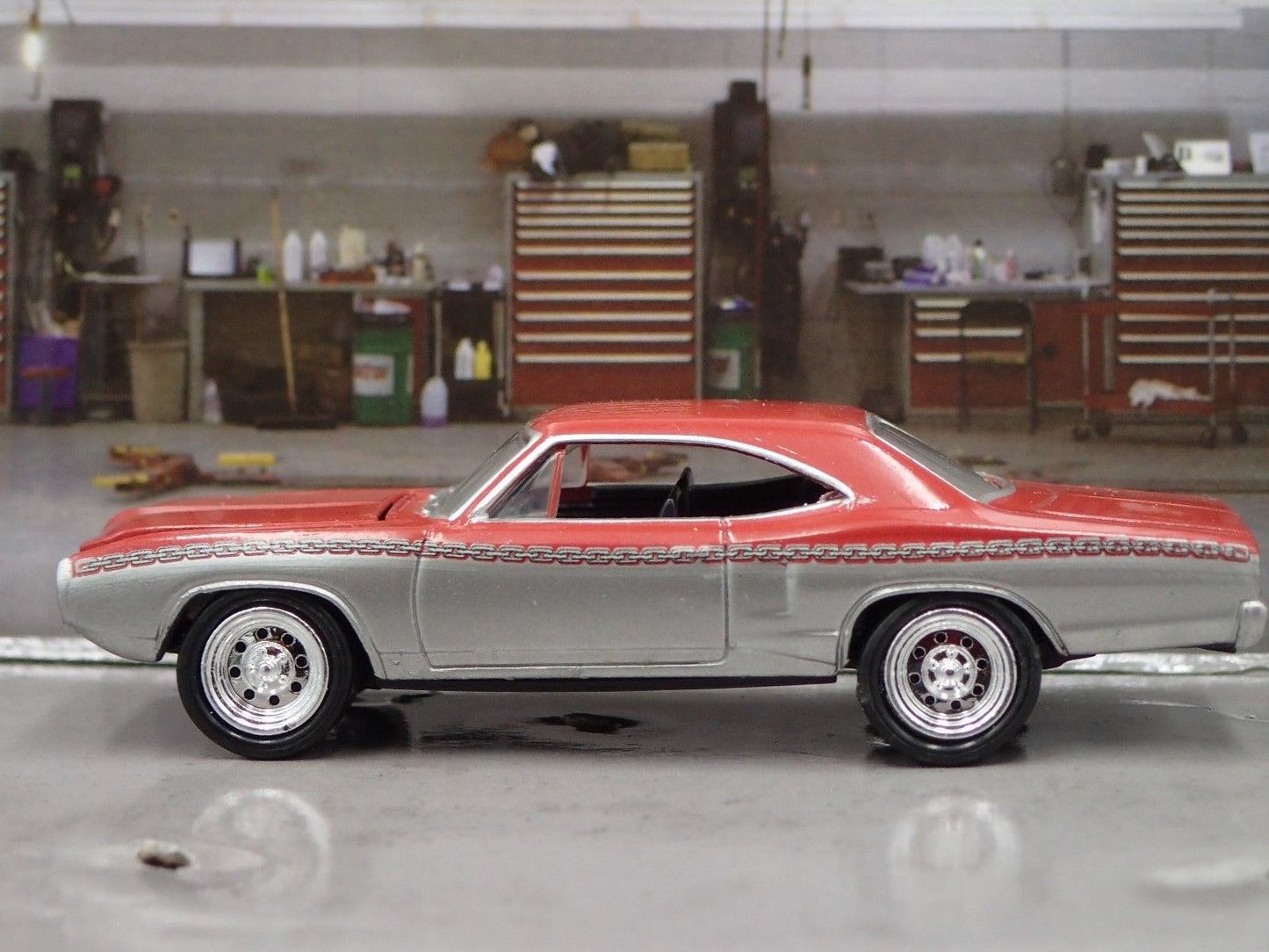 1970 70 DODGE SUPER BEE RARE 1/64 SCALE COLLECTIBLE DIORAMA DIECAST MODEL CAR