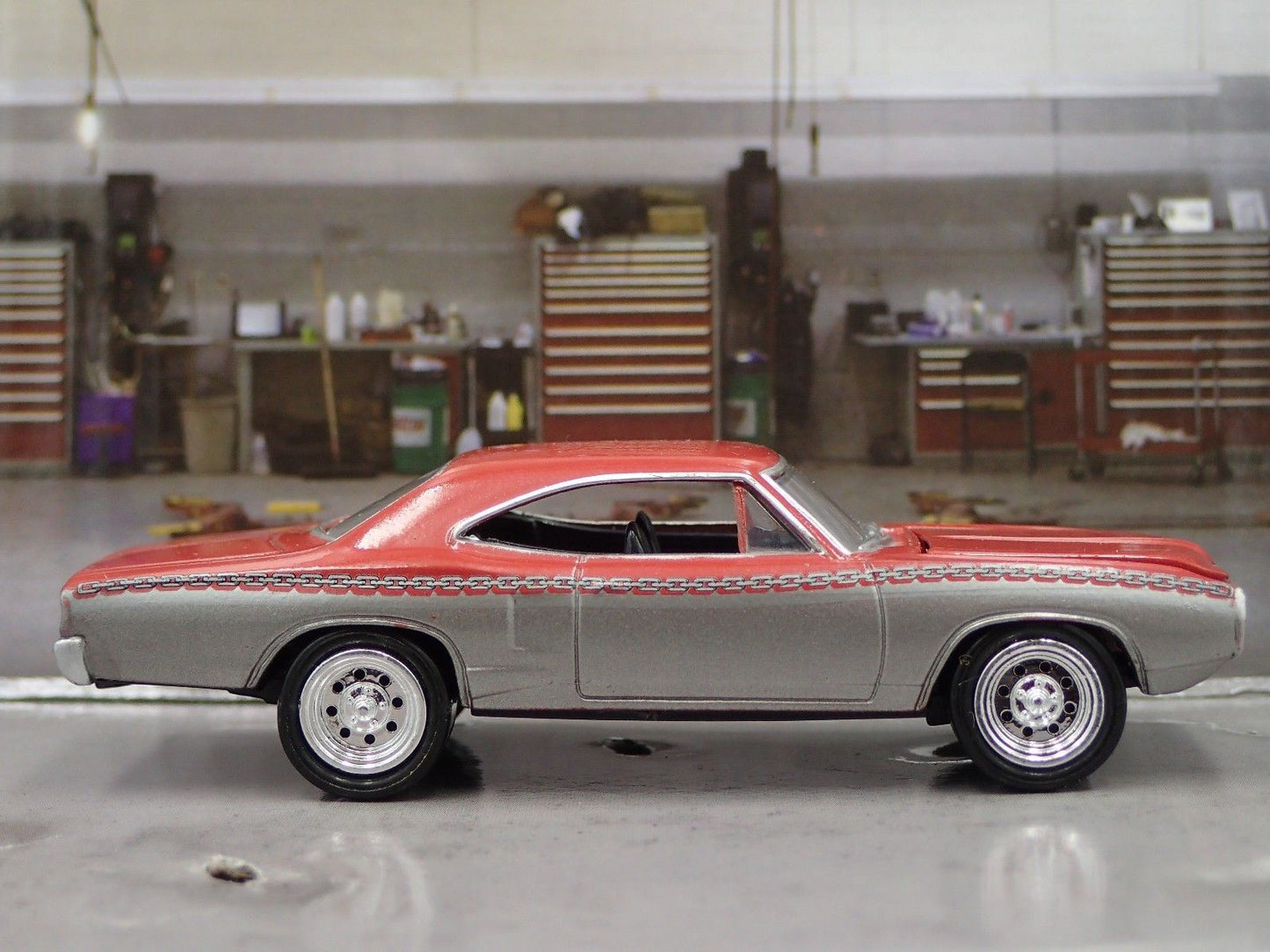 1970 70 DODGE SUPER BEE RARE 1/64 SCALE COLLECTIBLE DIORAMA DIECAST MODEL CAR
