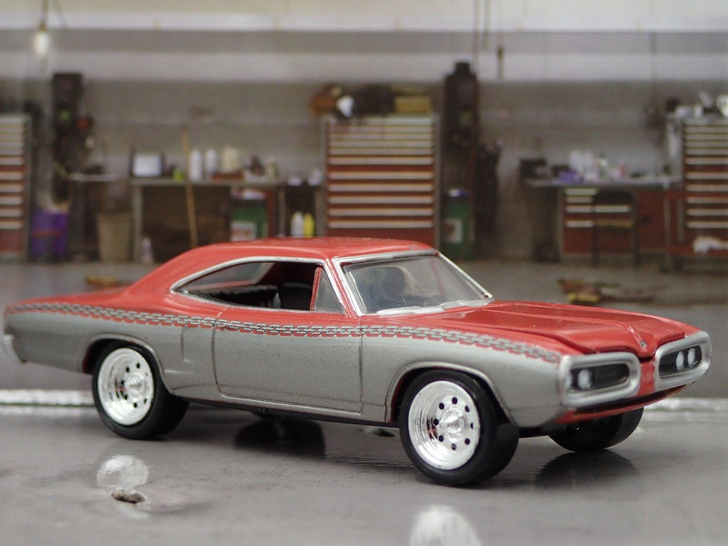 1970 70 DODGE SUPER BEE RARE 1/64 SCALE COLLECTIBLE DIORAMA DIECAST MODEL CAR