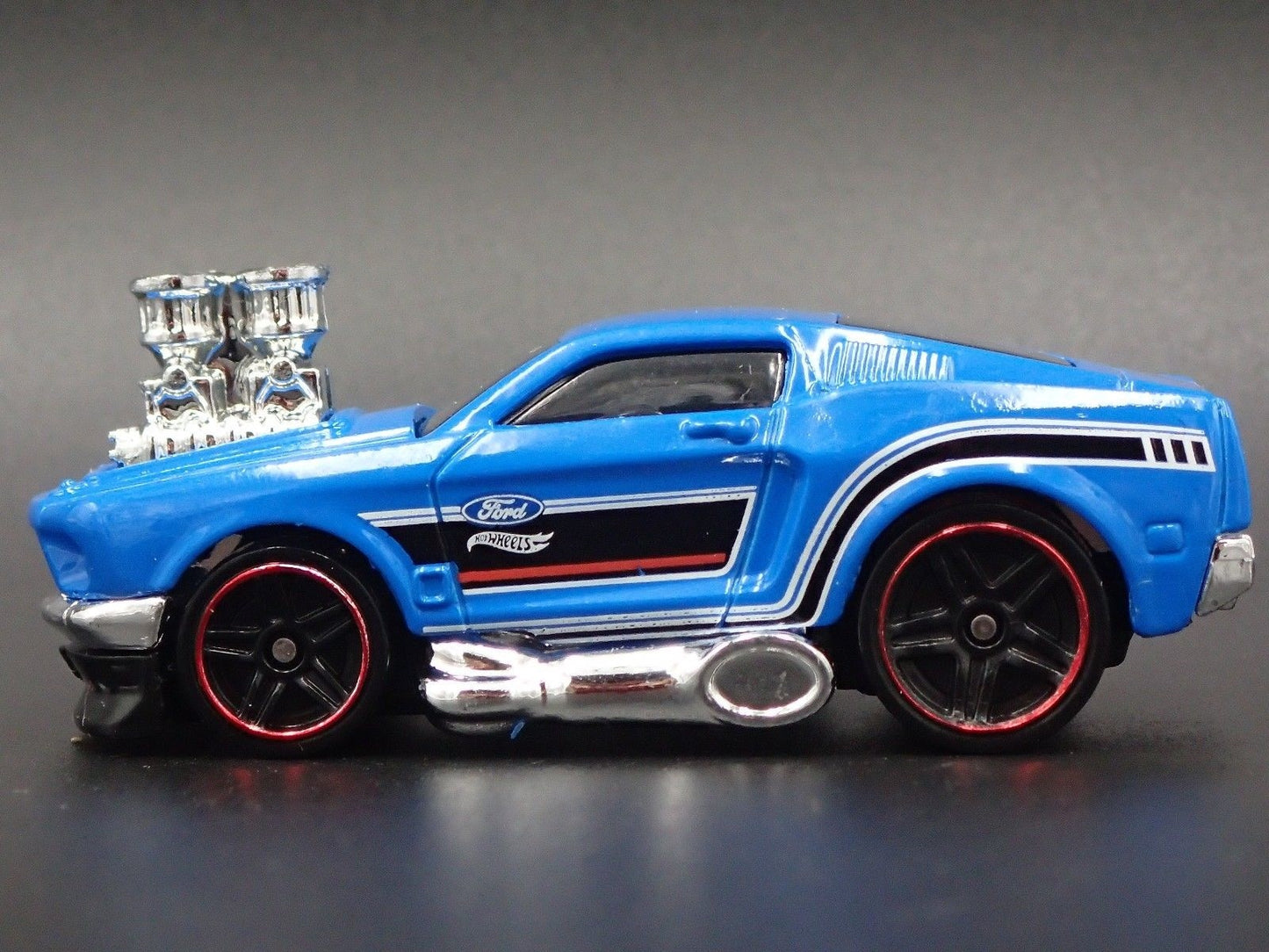 1968 68 FORD MUSTANG FASTBACK BLOWN ENGINE 1:64 SCALE DIORAMA DIECAST MODEL CAR