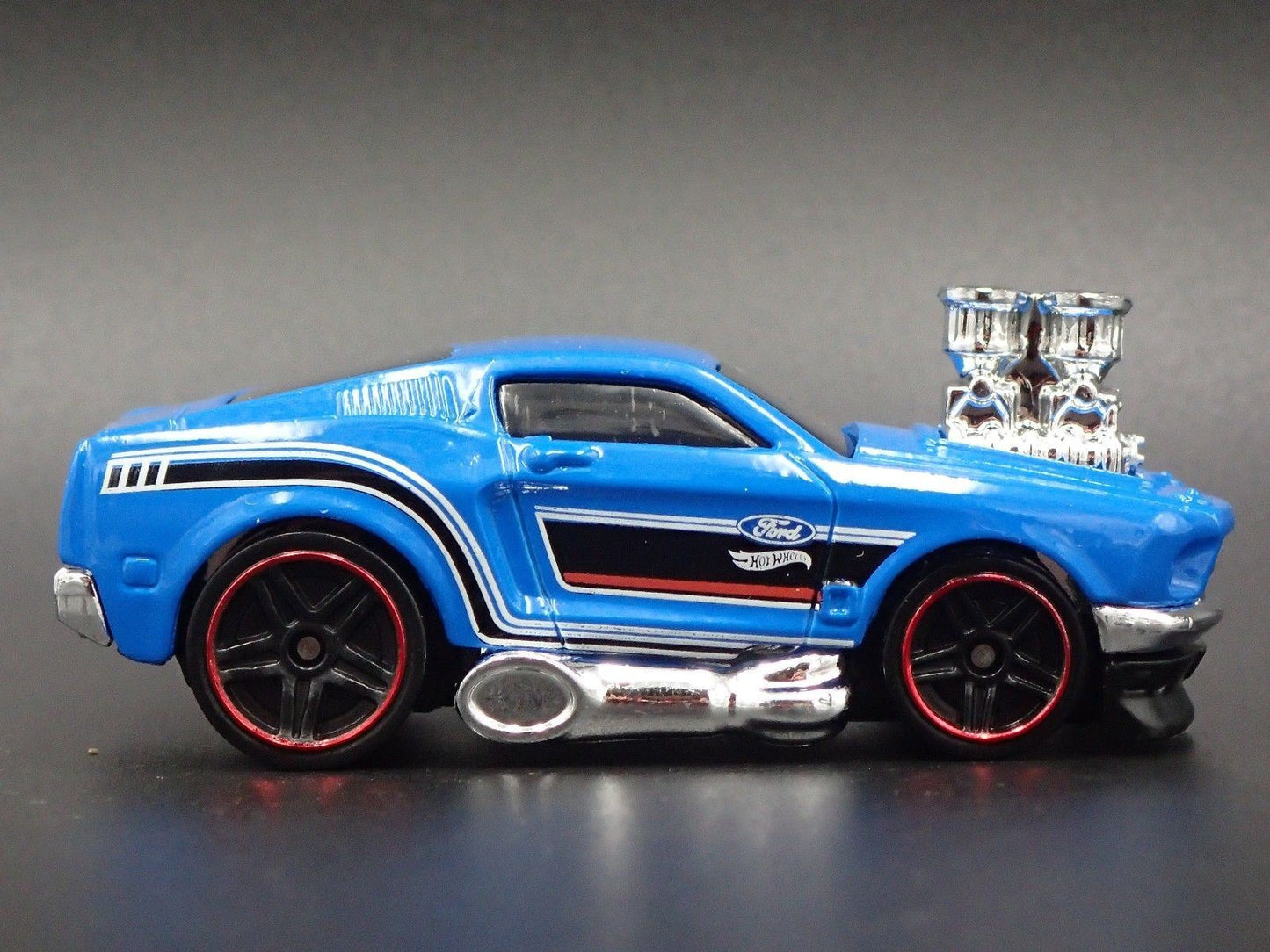 1968 68 FORD MUSTANG FASTBACK BLOWN ENGINE 1:64 SCALE DIORAMA DIECAST MODEL CAR