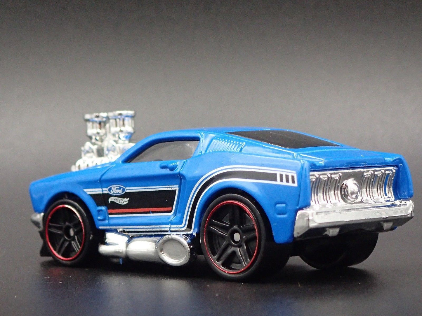 1968 68 FORD MUSTANG FASTBACK BLOWN ENGINE 1:64 SCALE DIORAMA DIECAST MODEL CAR