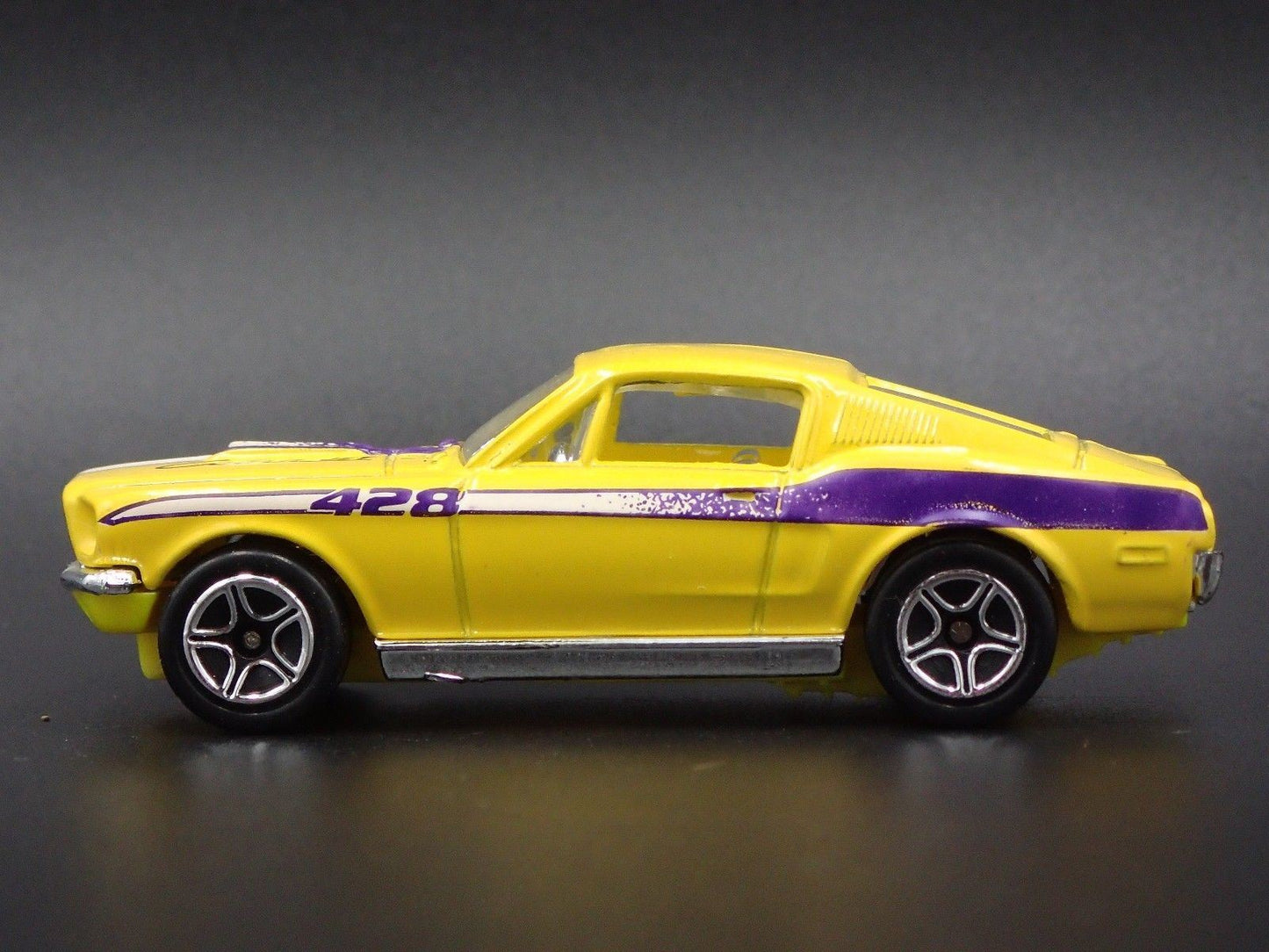 1968 68 FORD MUSTANG COBRA JET 428 FASTBACK 1:64 SCALE DIORAMA DIECAST MODEL CAR