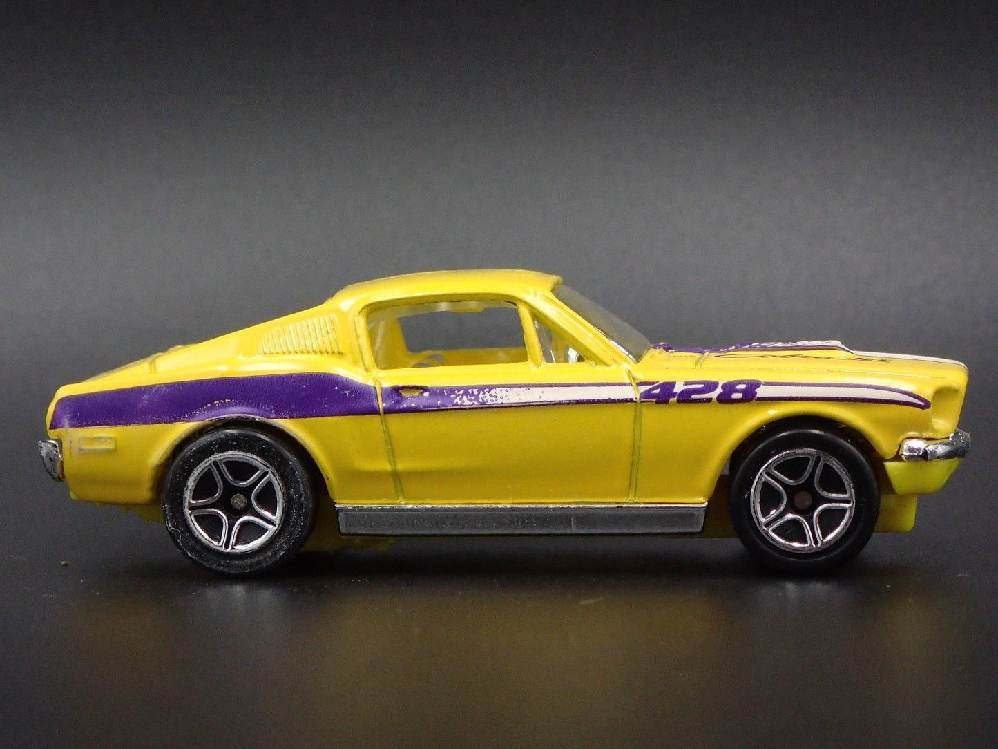 1968 68 FORD MUSTANG COBRA JET 428 FASTBACK 1:64 SCALE DIORAMA DIECAST MODEL CAR