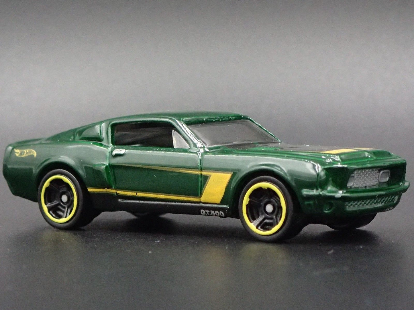 1968 68 FORD MUSTANG SHELBY GT500 FASTBACK 1:64 SCALE DIORAMA DIECAST MODEL CAR