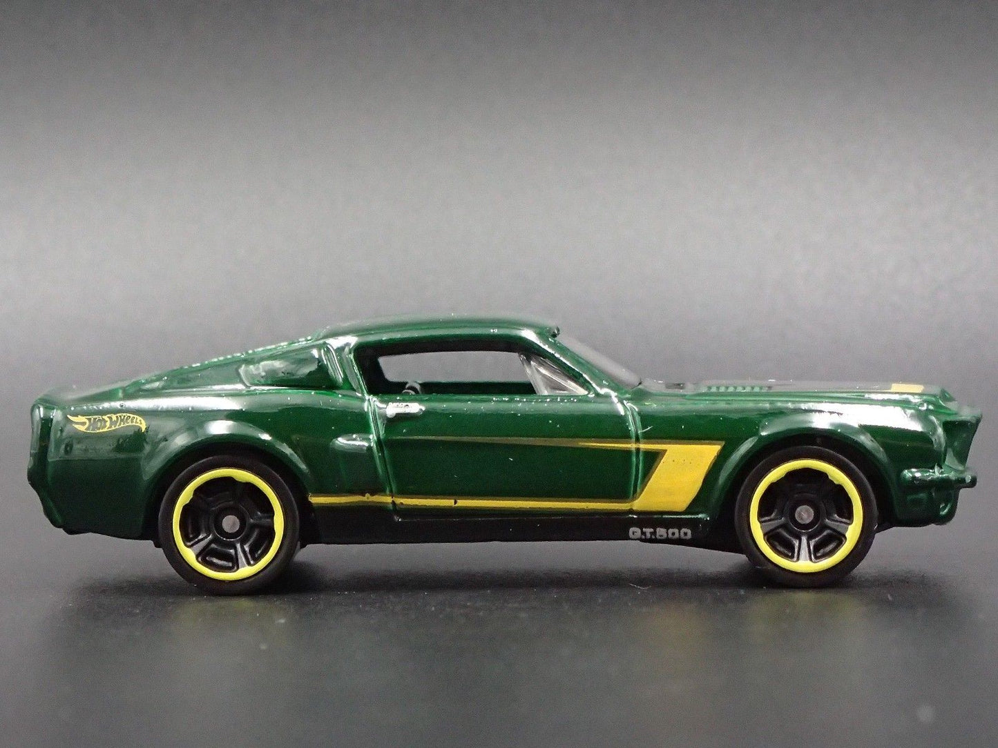 1968 68 FORD MUSTANG SHELBY GT500 FASTBACK 1:64 SCALE DIORAMA DIECAST MODEL CAR