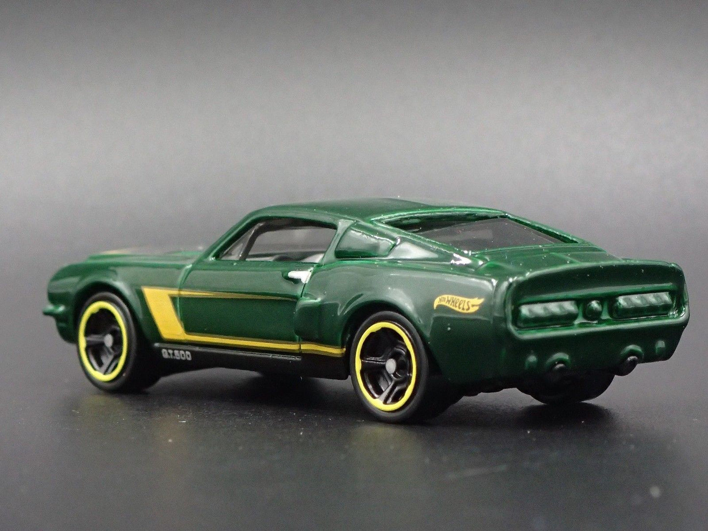 1968 68 FORD MUSTANG SHELBY GT500 FASTBACK 1:64 SCALE DIORAMA DIECAST MODEL CAR