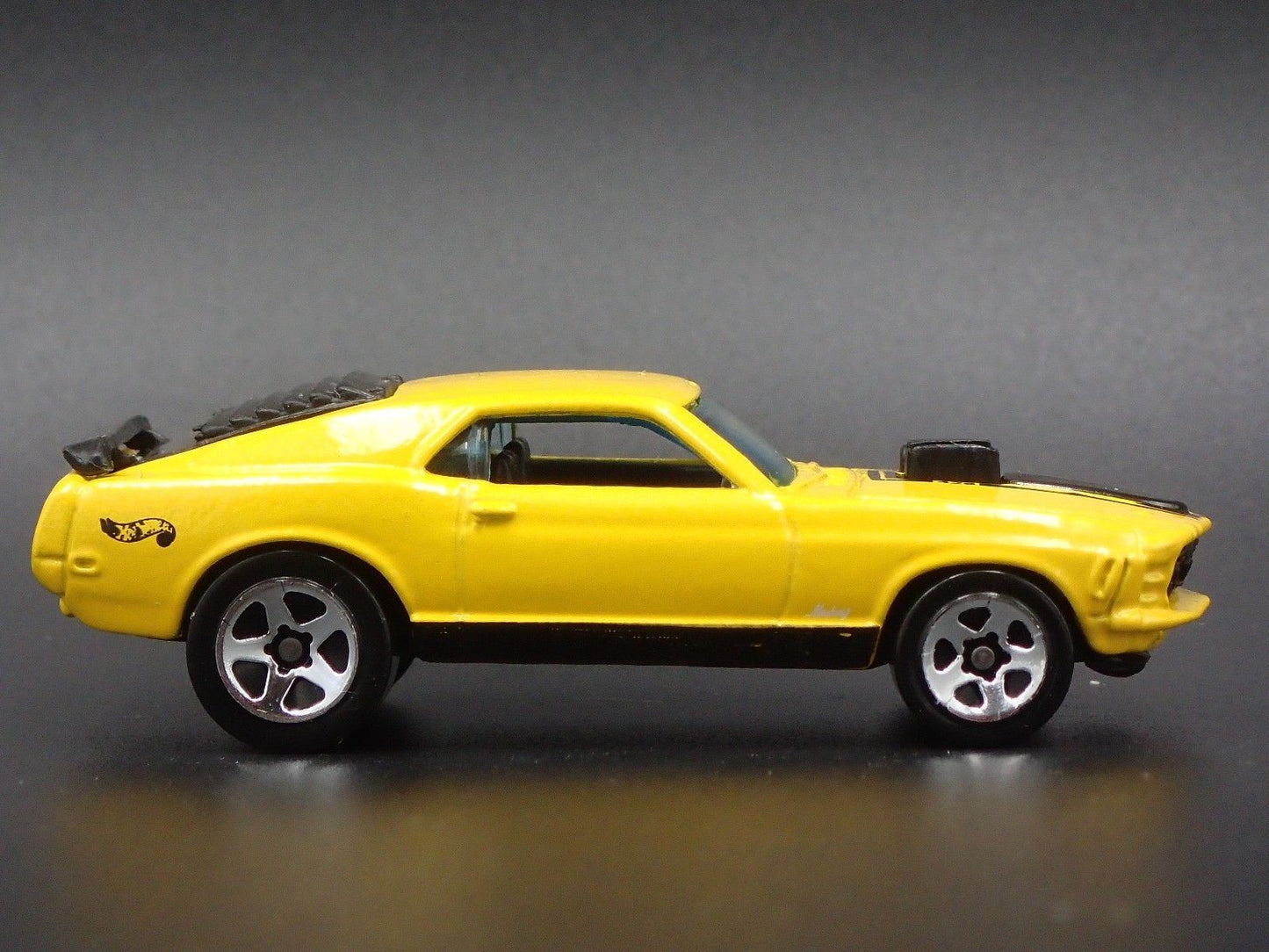 1970 70 FORD MUSTANG MACH 1 FASTBACK RARE 1:64 SCALE DIORAMA DIECAST MODEL CAR