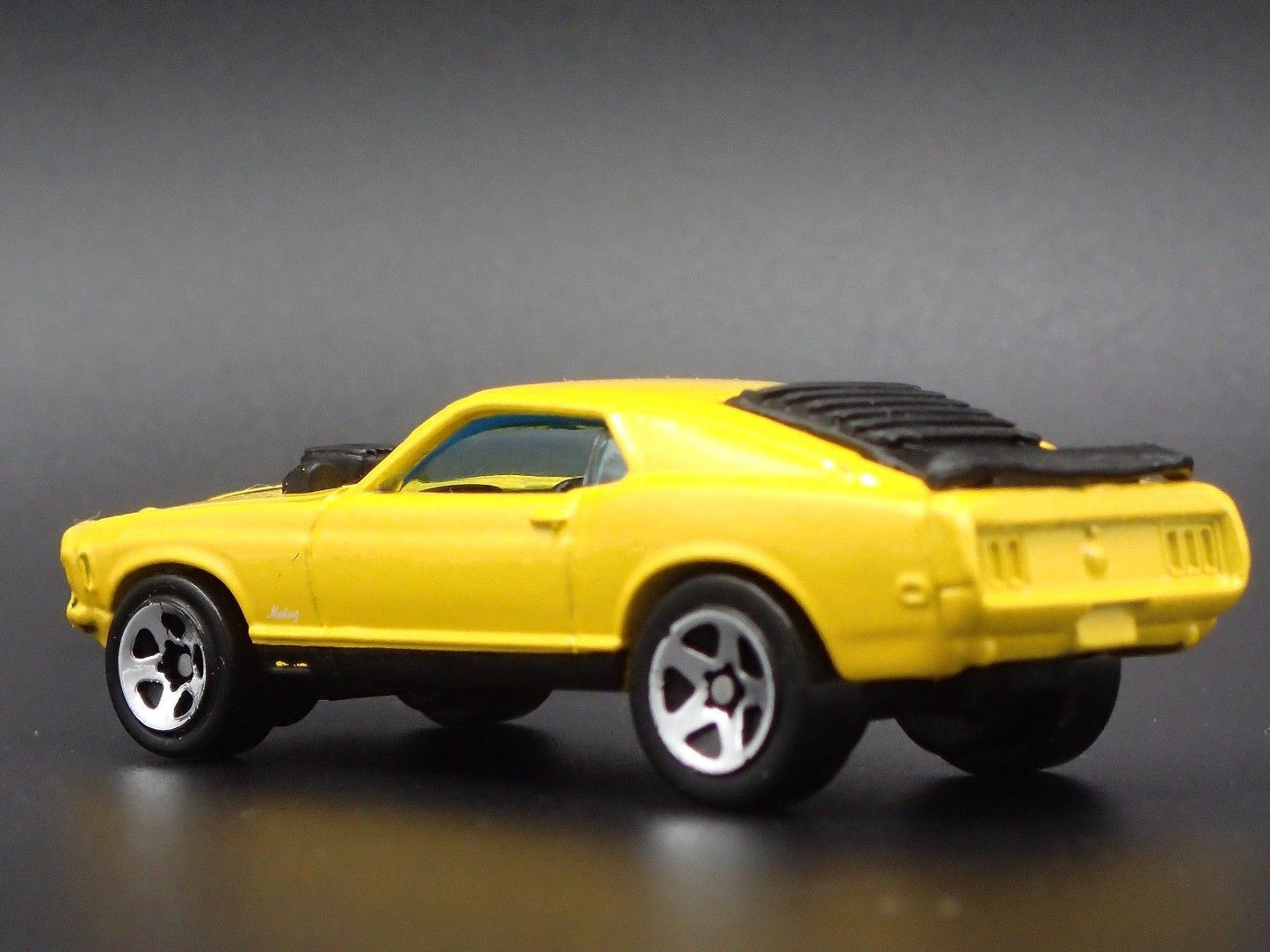 1970 70 FORD MUSTANG MACH 1 FASTBACK RARE 1:64 SCALE DIORAMA DIECAST MODEL CAR