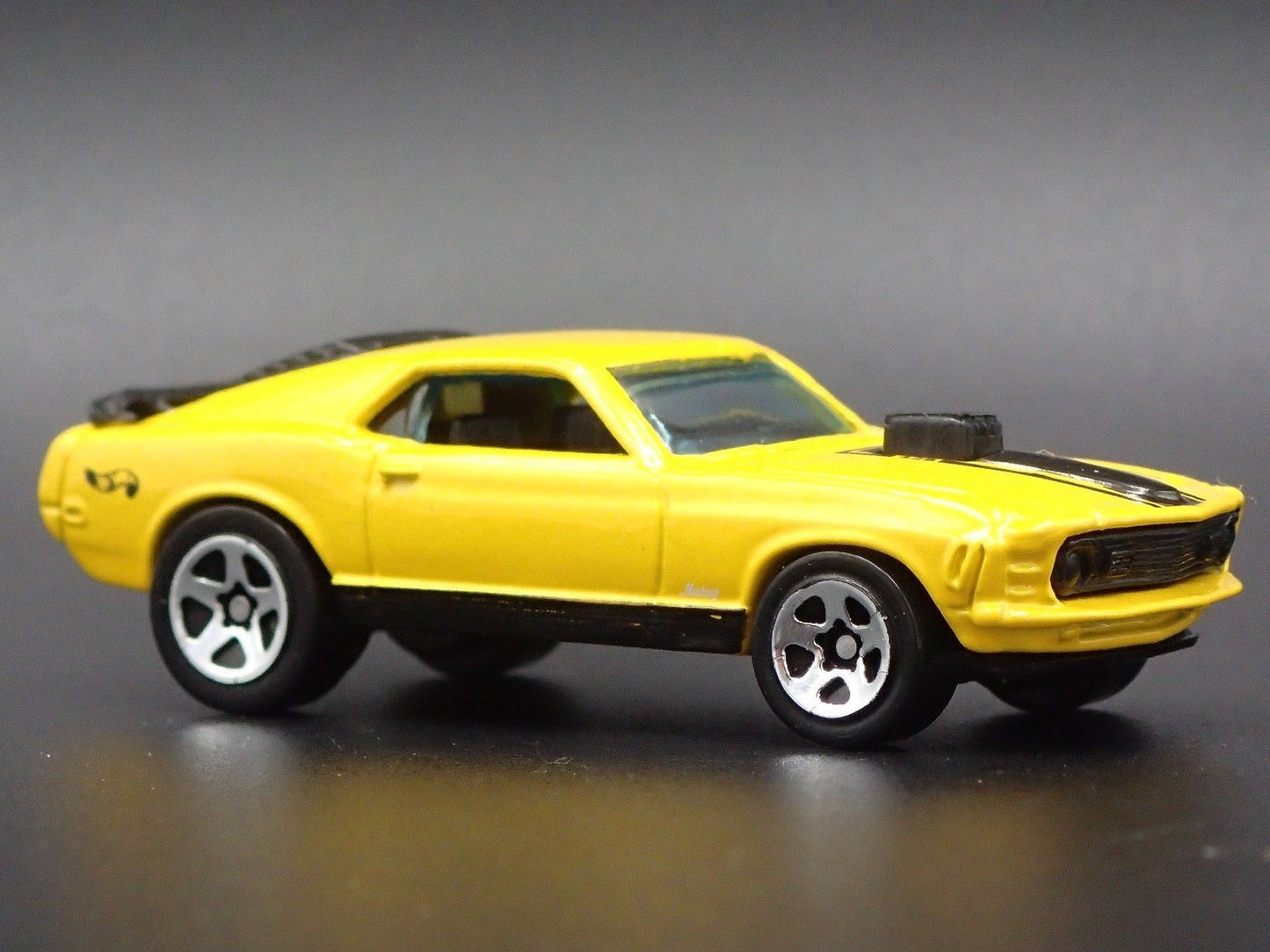 1970 70 FORD MUSTANG MACH 1 FASTBACK RARE 1:64 SCALE DIORAMA DIECAST MODEL CAR