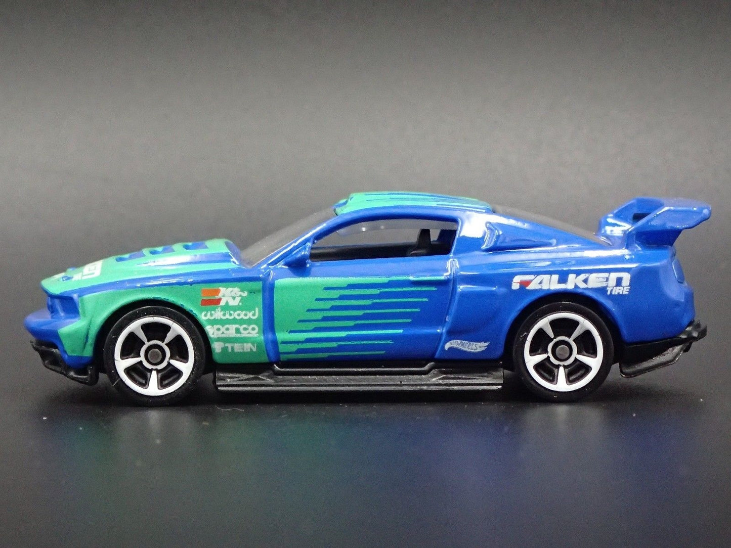 2012 12 FORD MUSTANG FALKEN RACE CAR RARE 1:64 SCALE DIORAMA DIECAST MODEL CAR