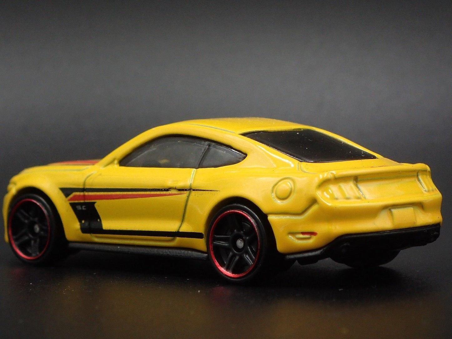 2015-2023 FORD MUSTANG GT 5.0 1/64 SCALE COLLECTIBLE DIORAMA DIECAST MODEL CAR