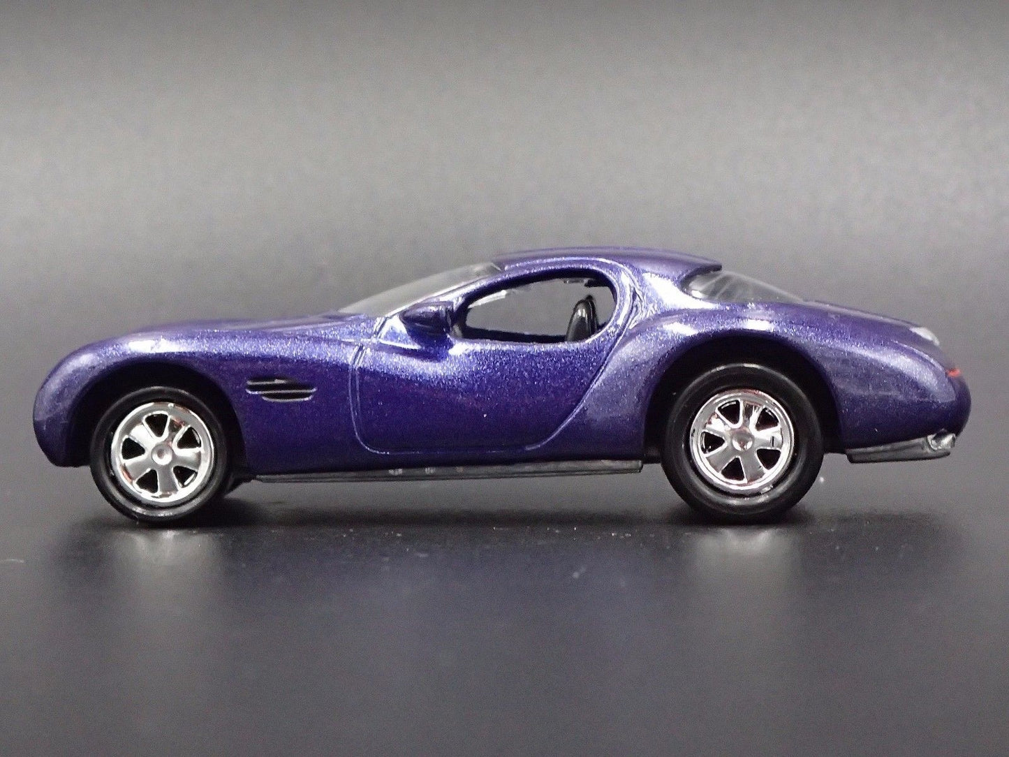 1995 95 CHRYSLER ATLANTIC CONCEPT PURPLE 1:64 SCALE DIORAMA DIECAST MODEL CAR