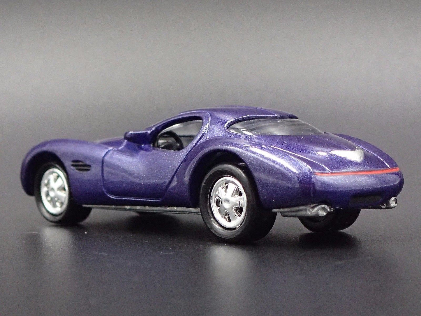 1995 95 CHRYSLER ATLANTIC CONCEPT PURPLE 1:64 SCALE DIORAMA DIECAST MODEL CAR