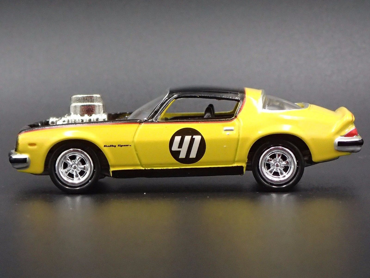 1976 76 CHEVY CHEVROLET CAMARO YELLOW 1/64 SCALE DIORAMA DIECAST MODEL CAR