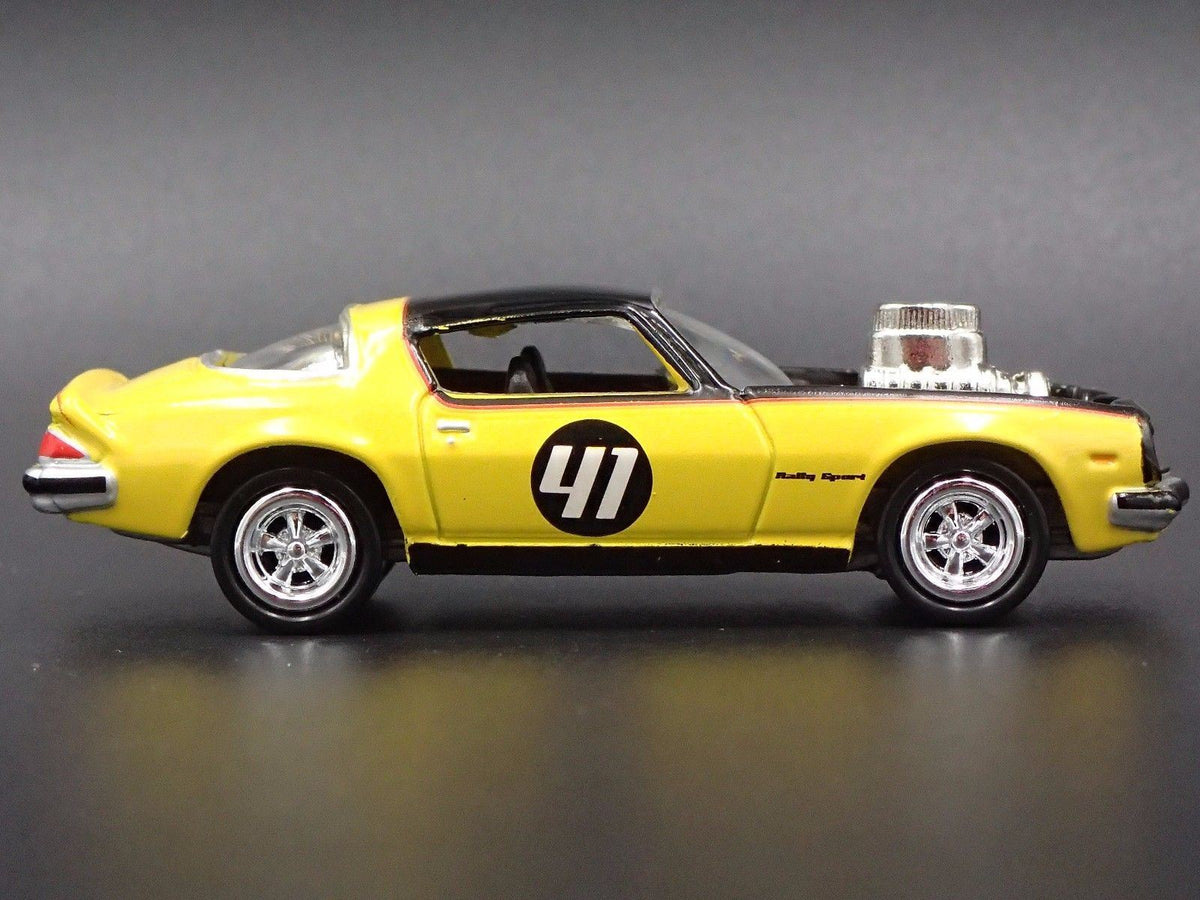 1976 76 CHEVY CHEVROLET CAMARO YELLOW 1/64 SCALE DIORAMA DIECAST MODEL CAR