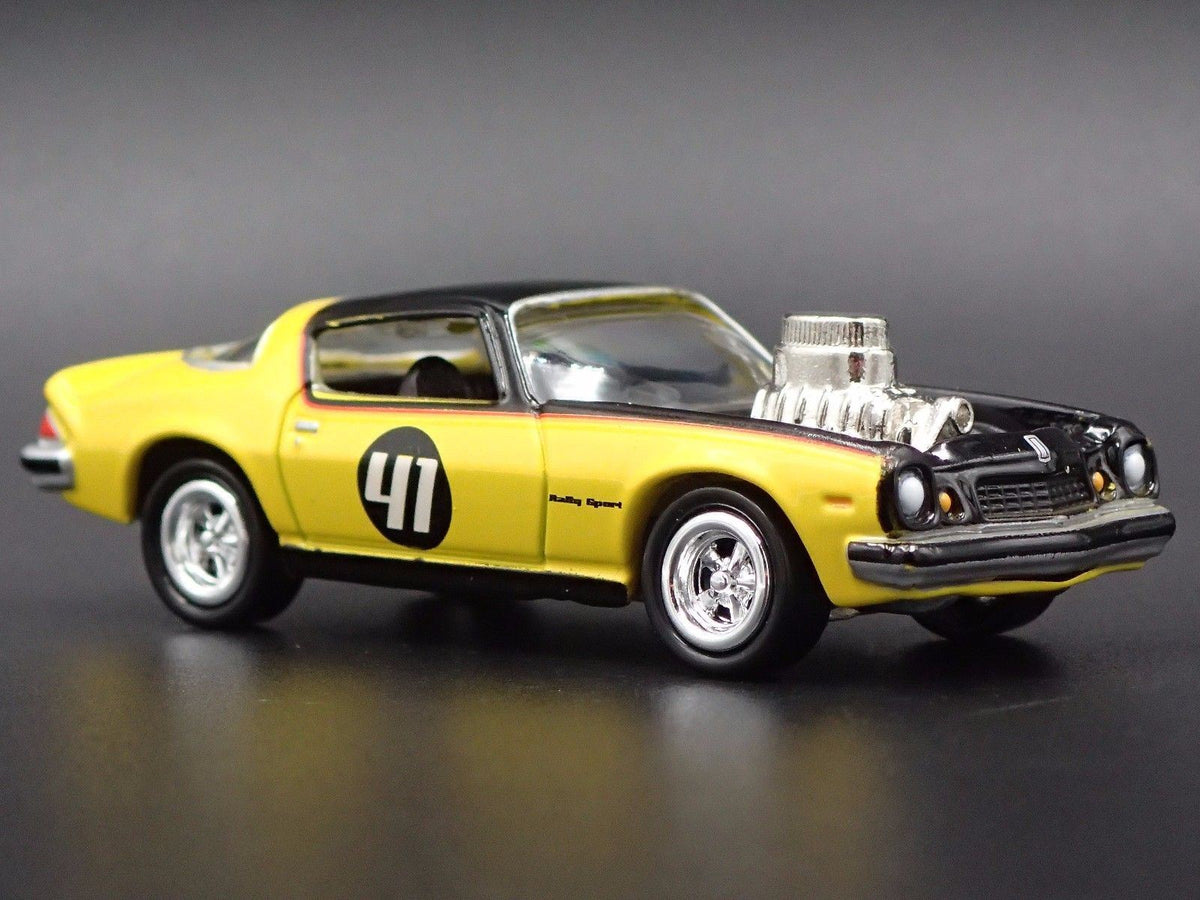 1976 76 CHEVY CHEVROLET CAMARO YELLOW 1/64 SCALE DIORAMA DIECAST MODEL CAR