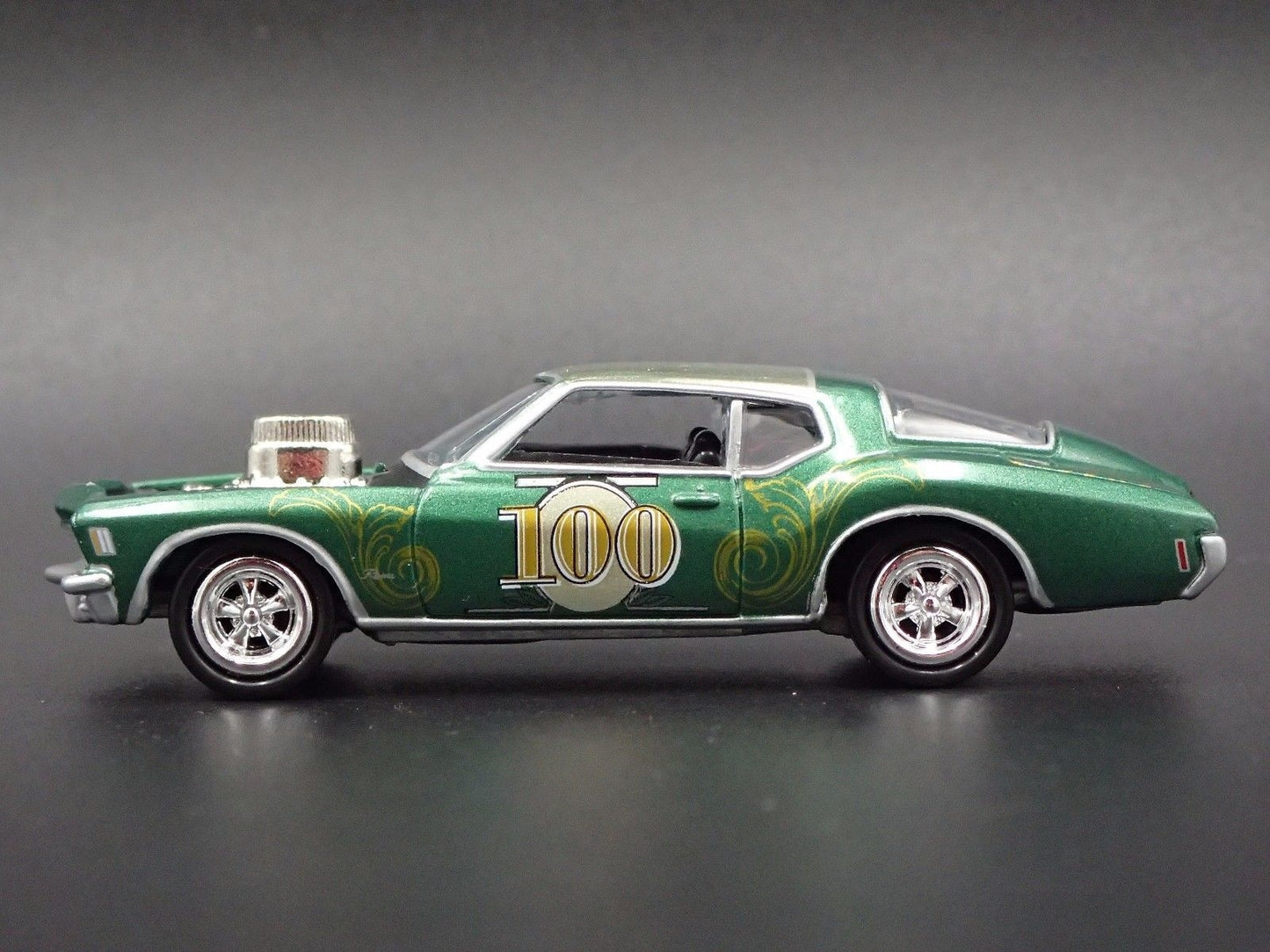 1972 72 BUICK RIVIERA GREEN 1/64 SCALE COLLECTIBLE DIORAMA DIECAST MODEL CAR