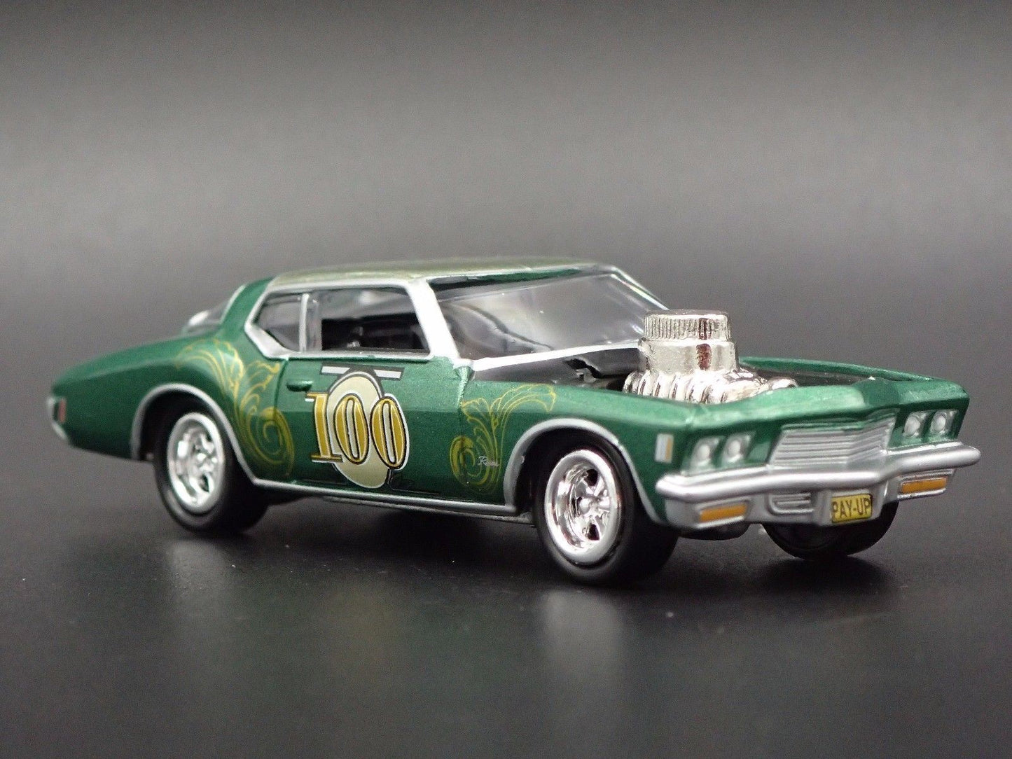 1972 72 BUICK RIVIERA GREEN 1/64 SCALE COLLECTIBLE DIORAMA DIECAST MODEL CAR