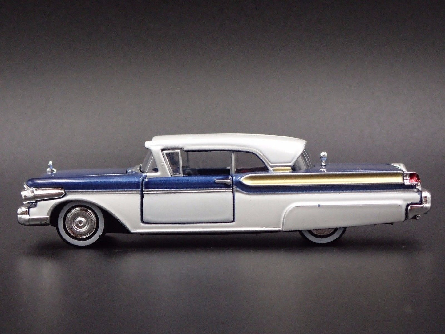 1957 57 MERC MERCURY TURNPIKE CRUISER 1/64 SCALE COLLECTIBLE DIECAST MODEL CAR