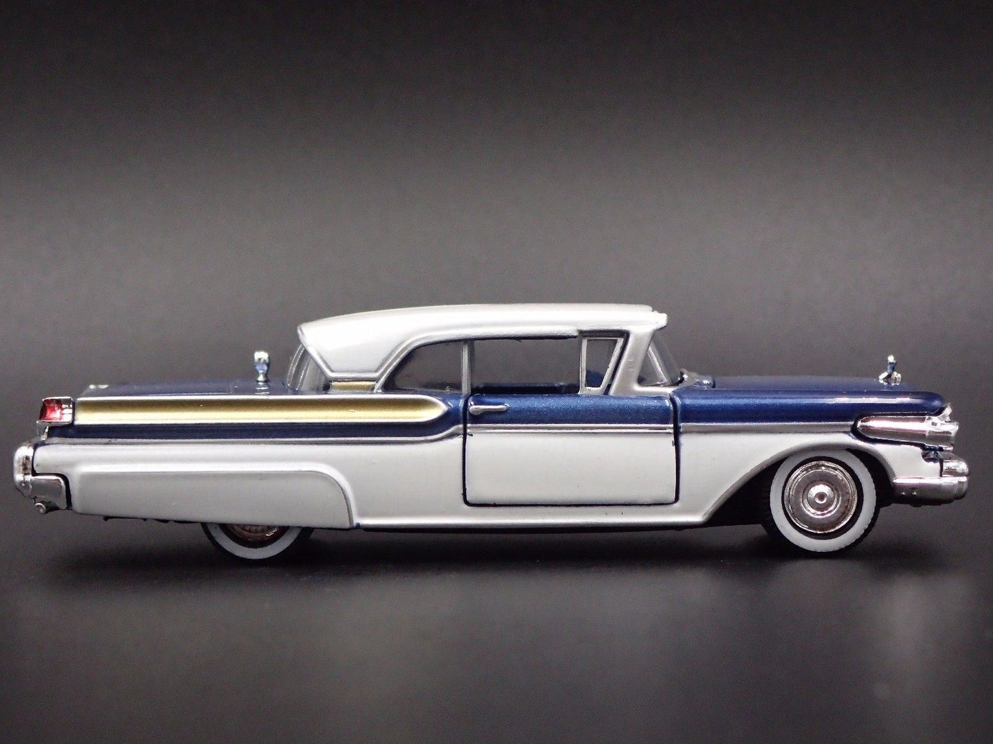 1957 57 MERC MERCURY TURNPIKE CRUISER 1/64 SCALE COLLECTIBLE DIECAST MODEL CAR