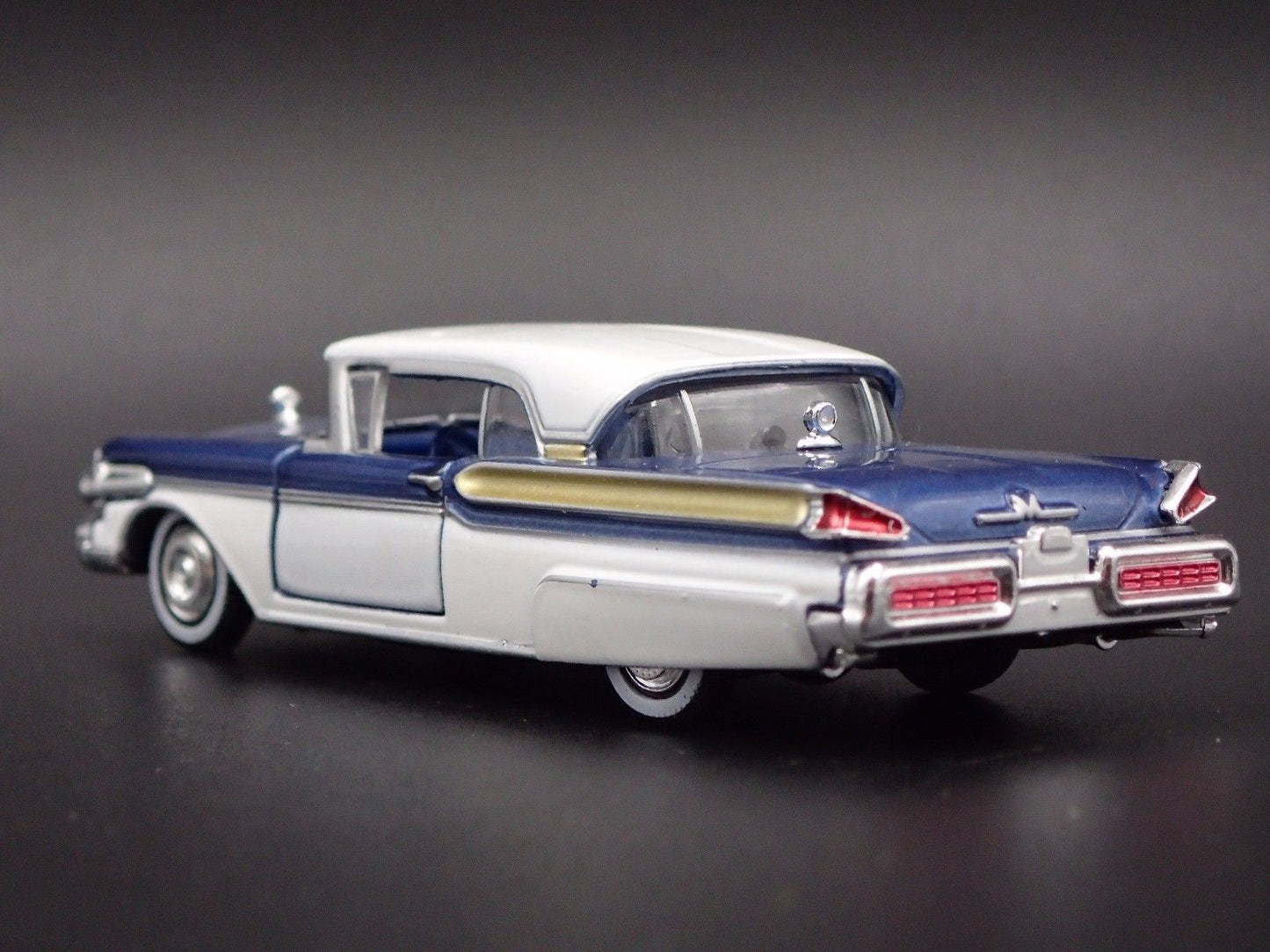 1957 57 MERC MERCURY TURNPIKE CRUISER 1/64 SCALE COLLECTIBLE DIECAST MODEL CAR