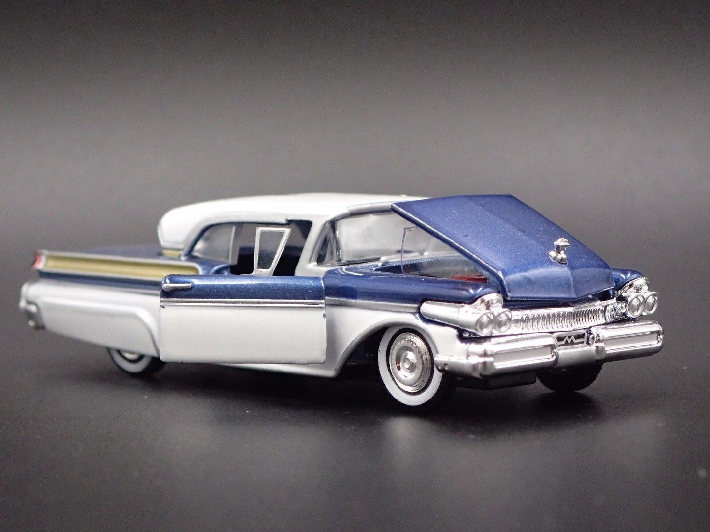 1957 57 MERC MERCURY TURNPIKE CRUISER 1/64 SCALE COLLECTIBLE DIECAST MODEL CAR