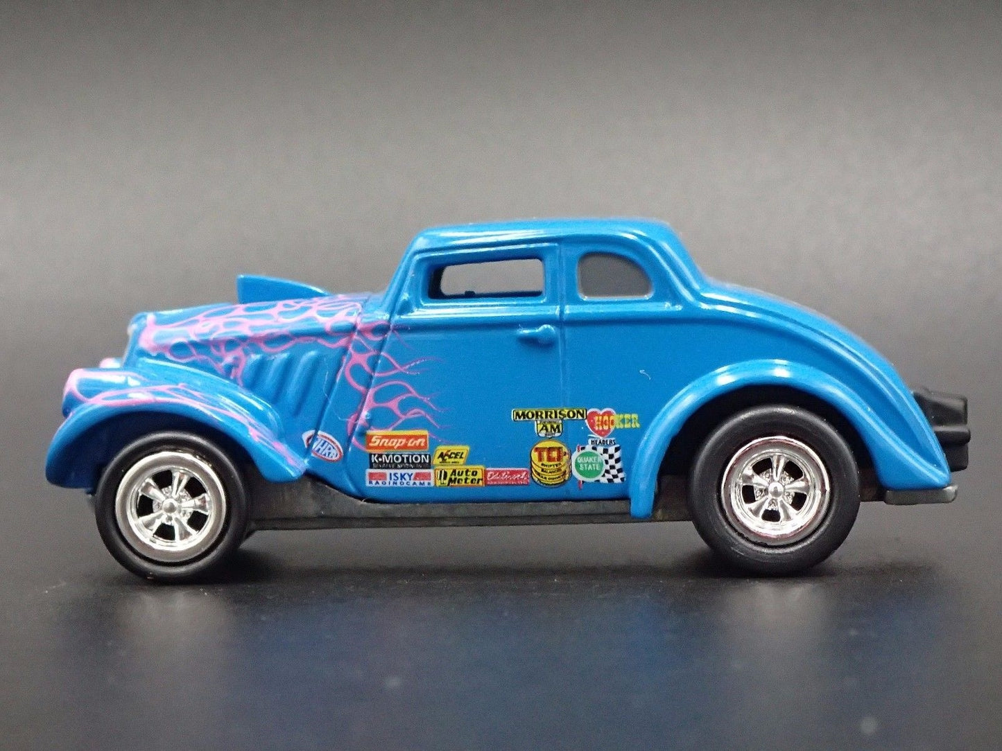 1933 WILLYS GASSER COUPE NHRA 1:64 SCALE COLLECTIBLE DIORAMA DIECAST MODEL CAR