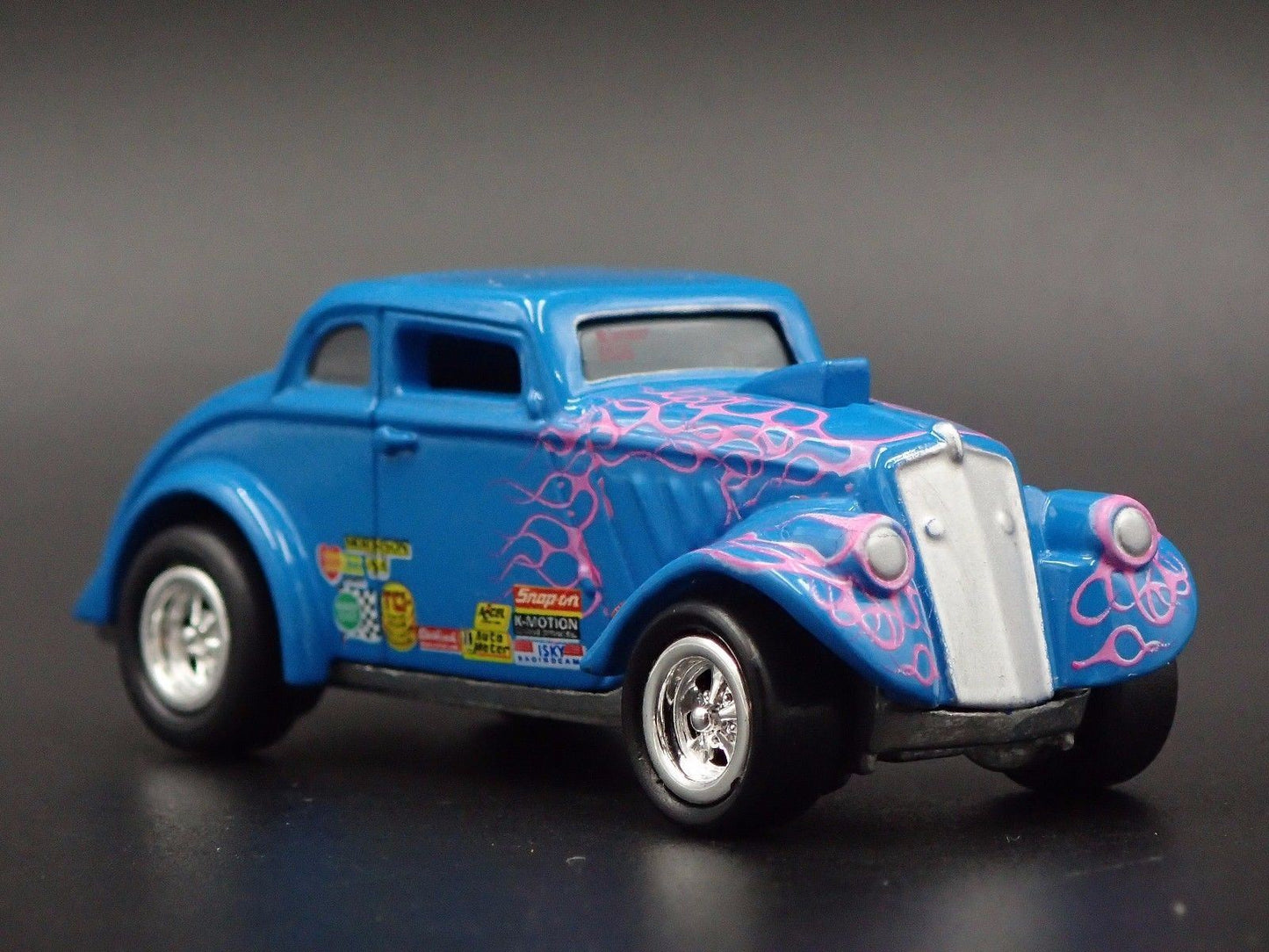 1933 WILLYS GASSER COUPE NHRA 1:64 SCALE COLLECTIBLE DIORAMA DIECAST MODEL CAR