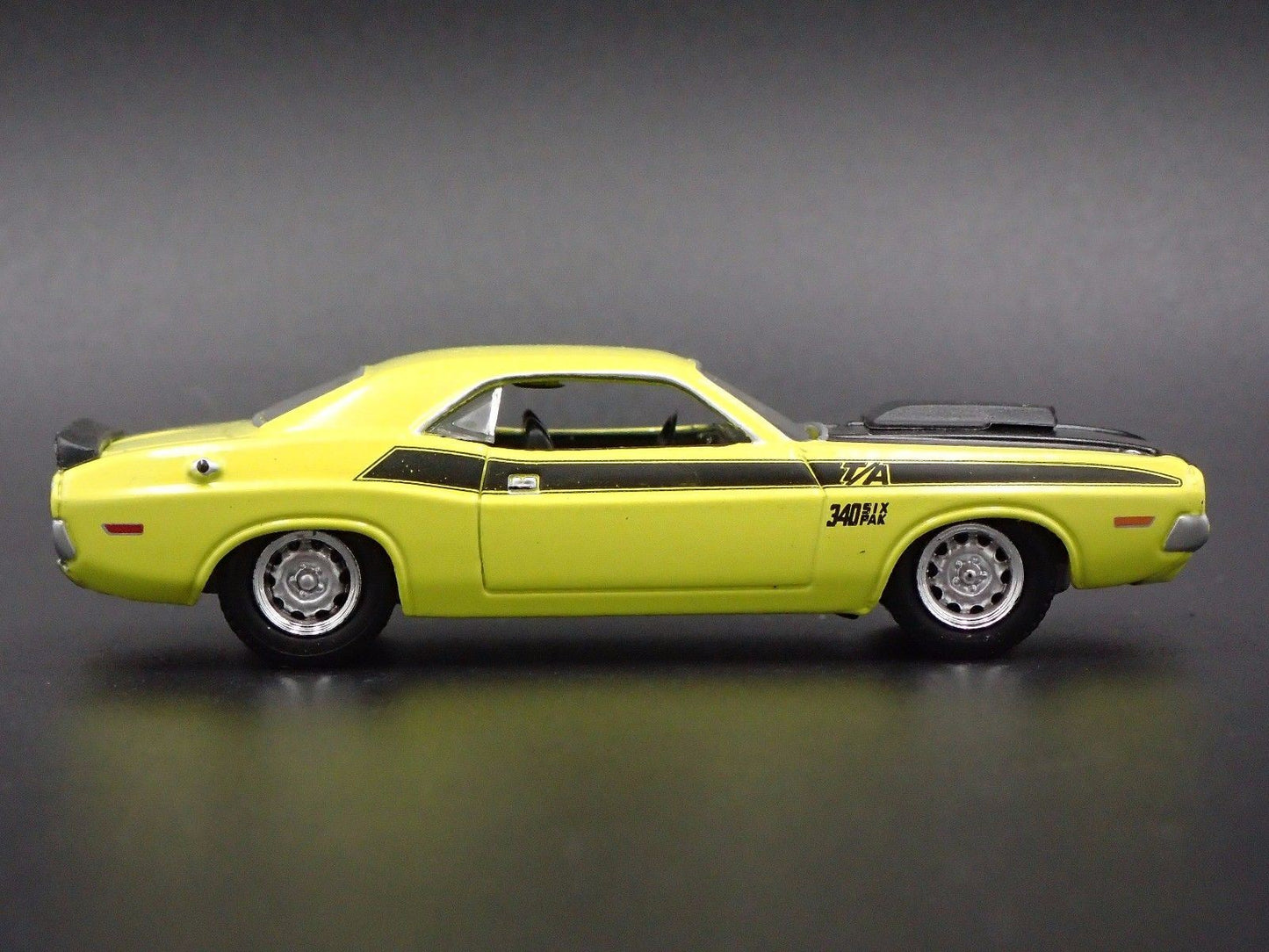 1970 70 DODGE CHALLENGER TA 1/64 SCALE COLLECTIBLE DIORAMA DIECAST MODEL CAR