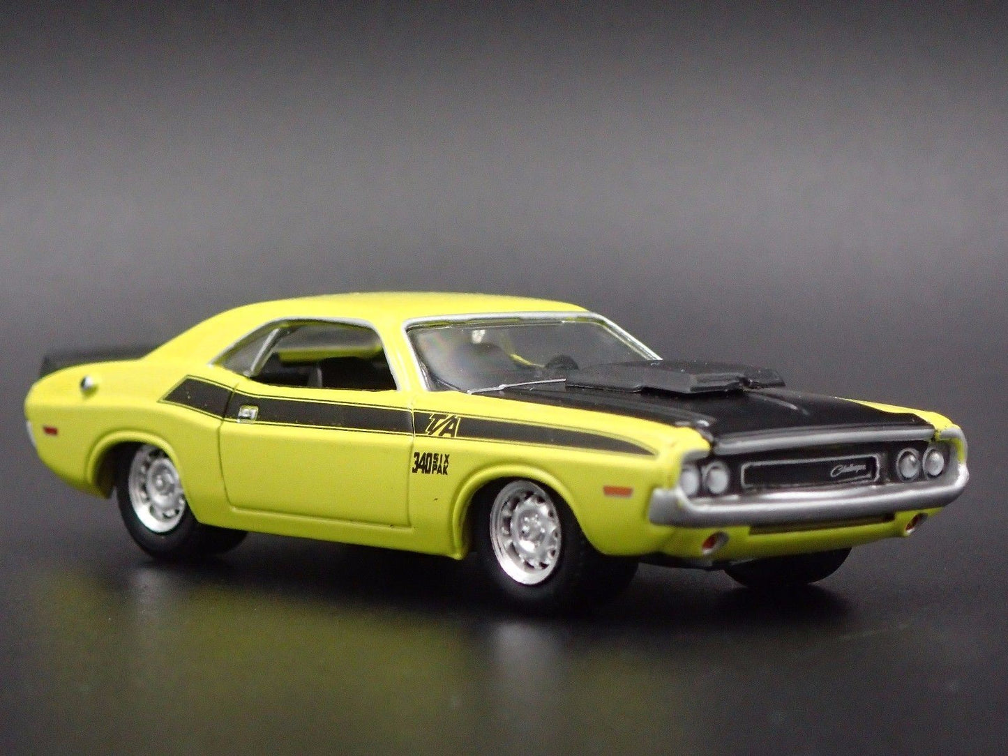 1970 70 DODGE CHALLENGER TA 1/64 SCALE COLLECTIBLE DIORAMA DIECAST MODEL CAR