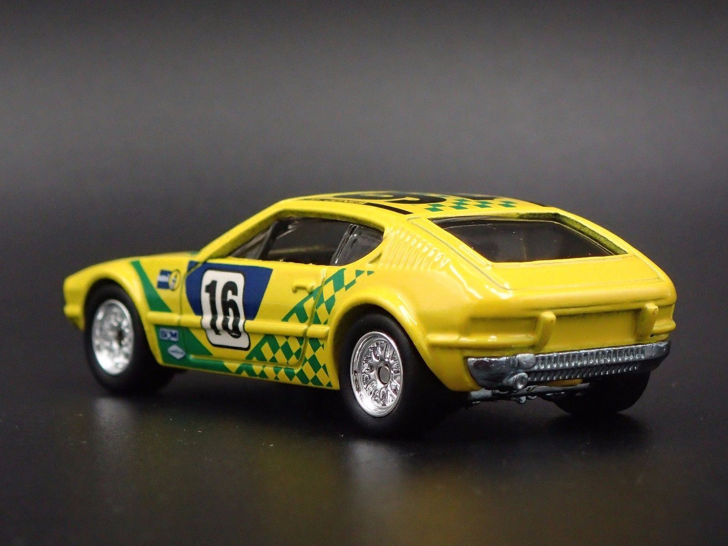 1972-1976 VW VOLKSWAGEN SP2. 1:64 SCALE COLLECTIBLE DIORAMA DIECAST MODEL CAR