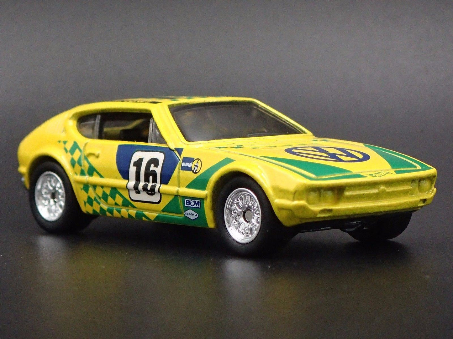 1972-1976 VW VOLKSWAGEN SP2. 1:64 SCALE COLLECTIBLE DIORAMA DIECAST MODEL CAR