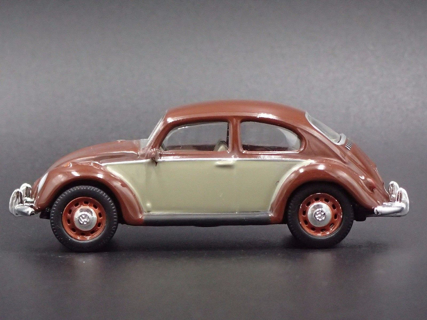 1960-1967 VW VOLKSWAGEN CLASSIC BEETLE BUG 1:64 SCALE DIORAMA DIECAST MODEL CAR