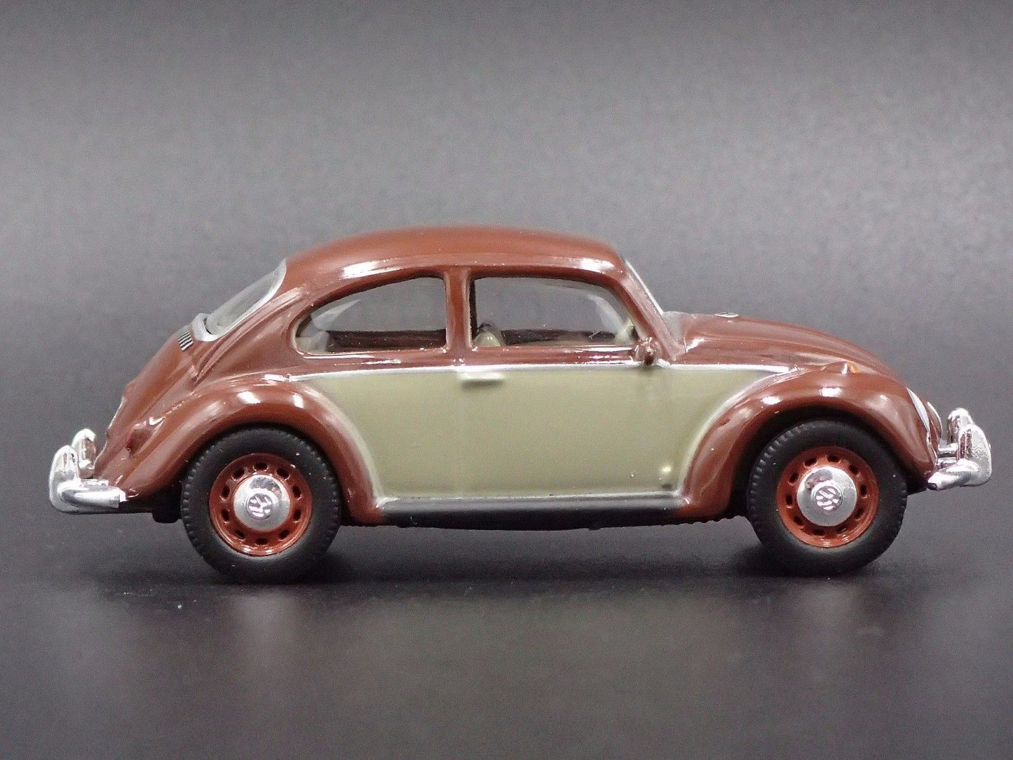 1960-1967 VW VOLKSWAGEN CLASSIC BEETLE BUG 1:64 SCALE DIORAMA DIECAST MODEL CAR