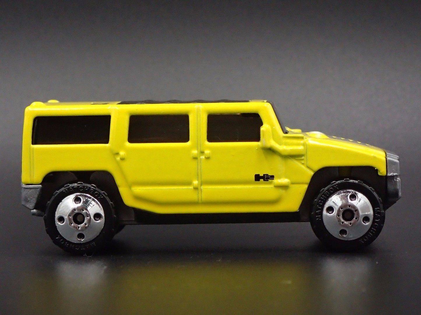 2003-2009 HUMMER H2 SUV YELLOW 1:72 SCALE COLLECTIBLE DIORAMA DIECAST MODEL CAR