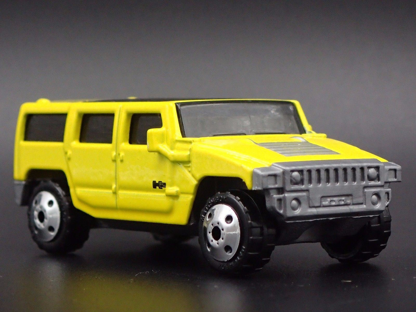 2003-2009 HUMMER H2 SUV YELLOW 1:72 SCALE COLLECTIBLE DIORAMA DIECAST MODEL CAR