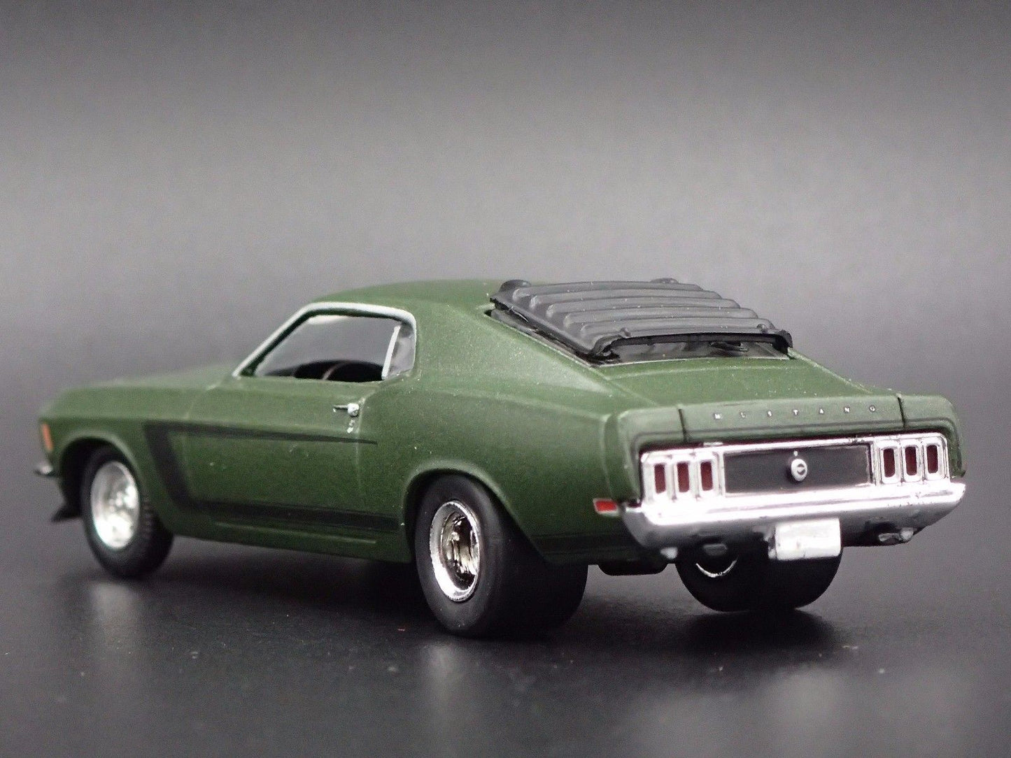 1970 70 FORD MUSTANG GRABBER FASTBACK GREEN 1:64 SCALE DIORAMA DIECAST MODEL CAR