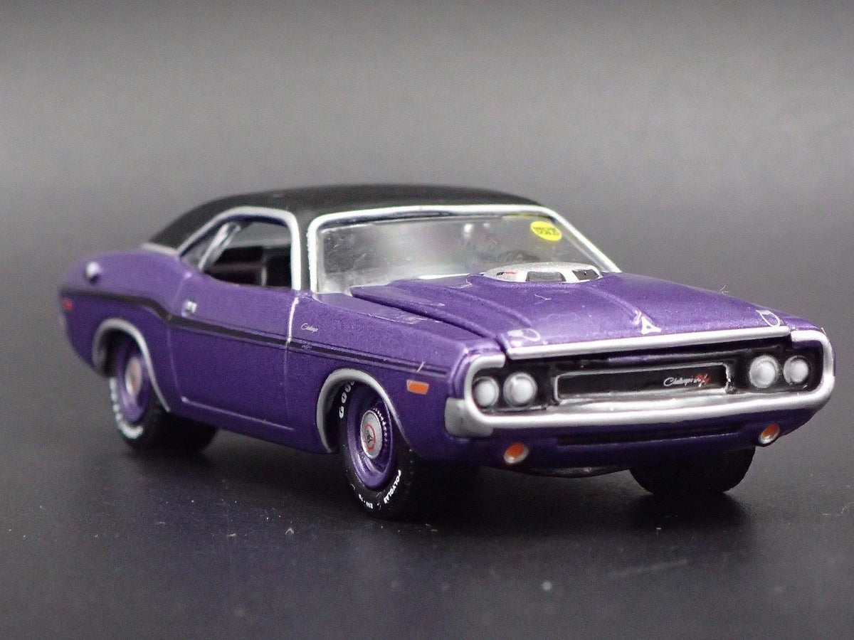 1970 DODGE CHALLENGER R/T HEMI RARE 1:64 COLLECTIBLE DIORAMA DIECAST MODEL CAR-Burning Rubber Toy Company