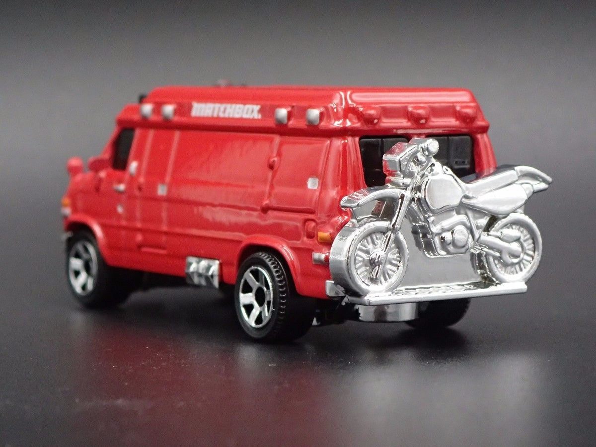 1995 95 CHEVY CHEVROLET VAN W/ MOTORCYCLE 1:64 SCALE DIORAMA DIECAST MODEL CAR-Burning Rubber Toy Company