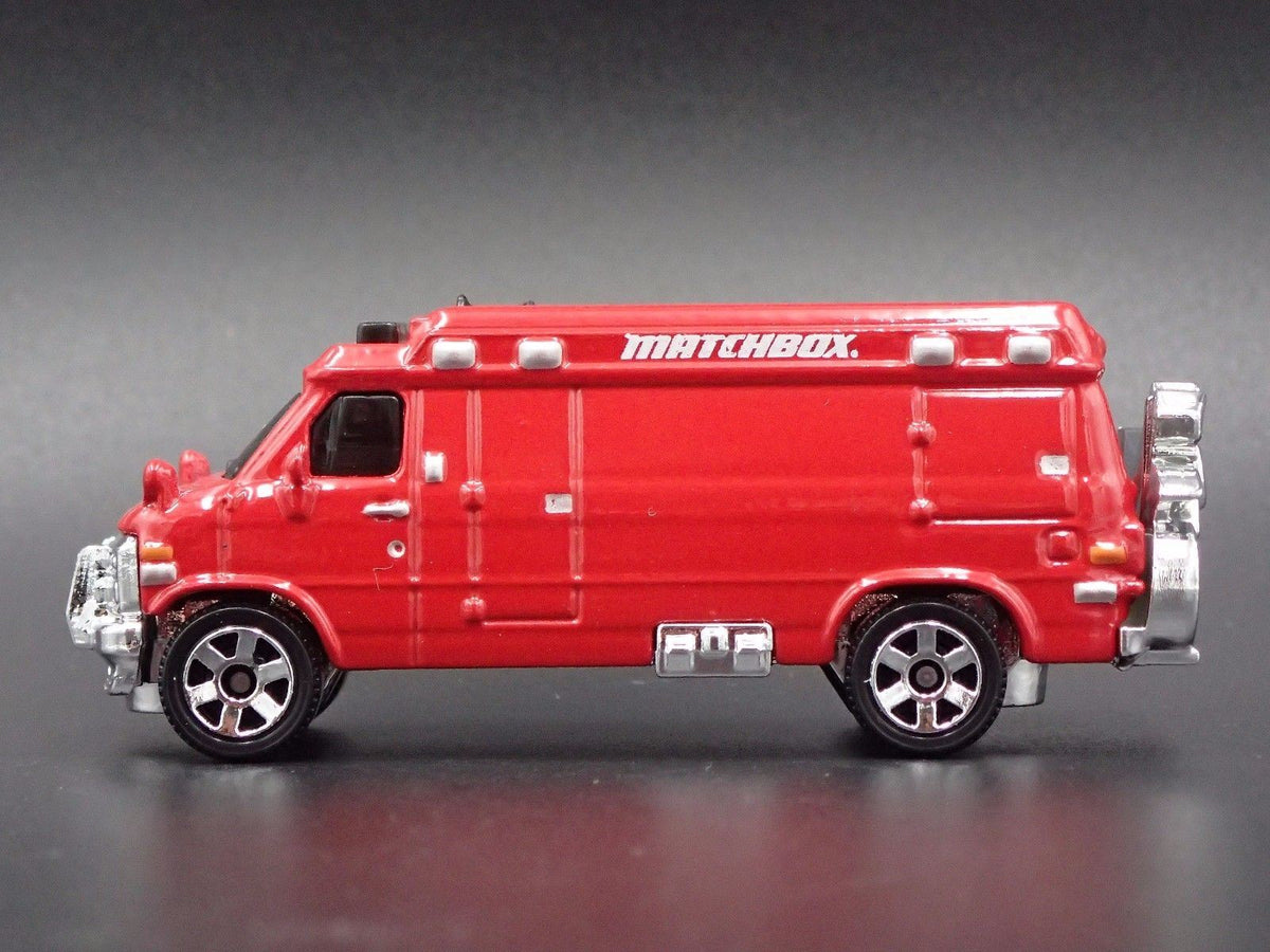 1995 95 CHEVY CHEVROLET VAN W/ MOTORCYCLE 1:64 SCALE DIORAMA DIECAST MODEL CAR-Burning Rubber Toy Company