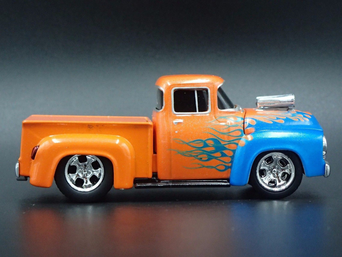 1956 56 FORD F100 PICKUP TRUCK 1:64 SCALE COLLECTIBLE DIORAMA DIECAST MODEL CAR