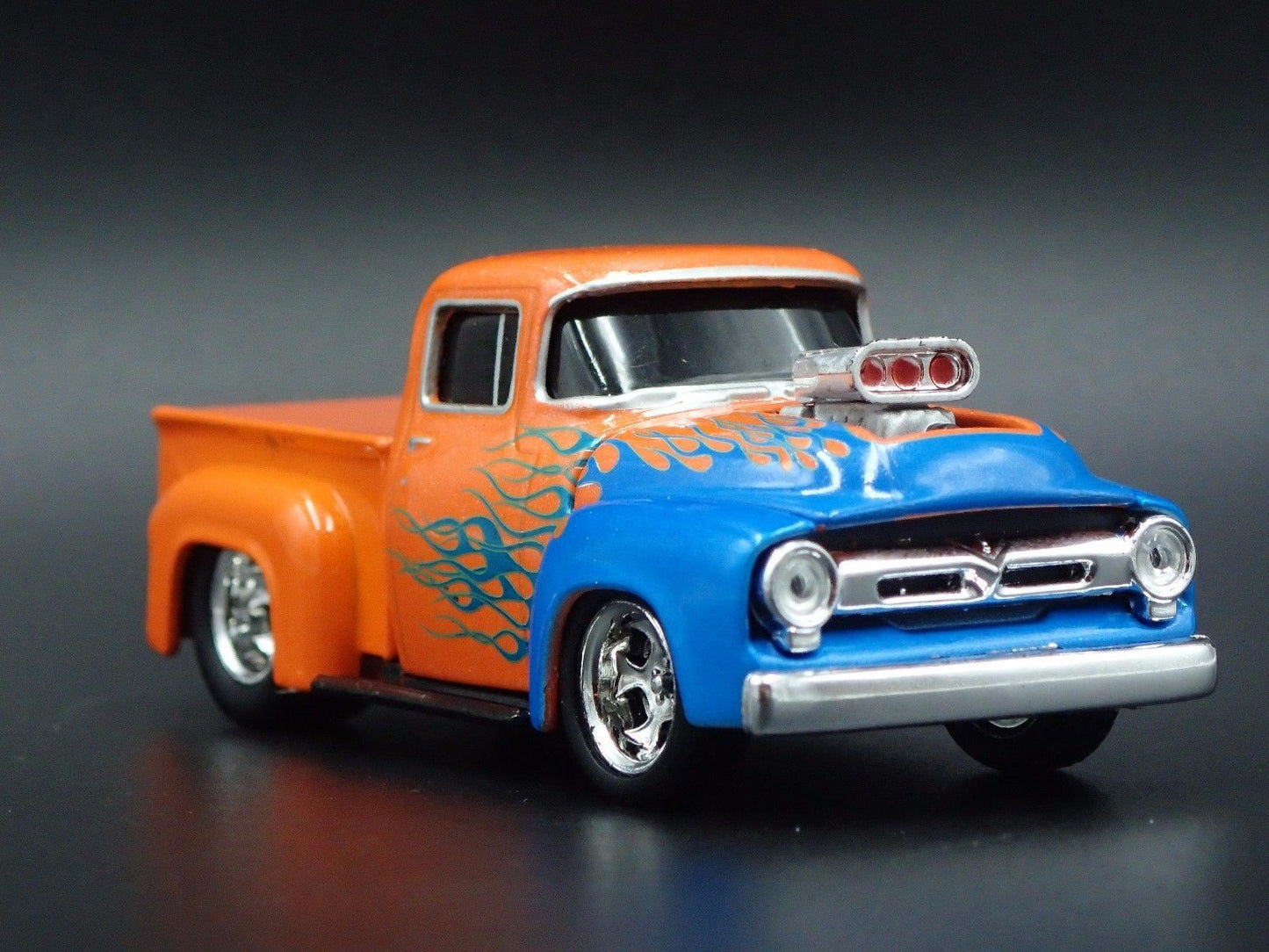 1956 56 FORD F100 PICKUP TRUCK 1:64 SCALE COLLECTIBLE DIORAMA DIECAST MODEL CAR