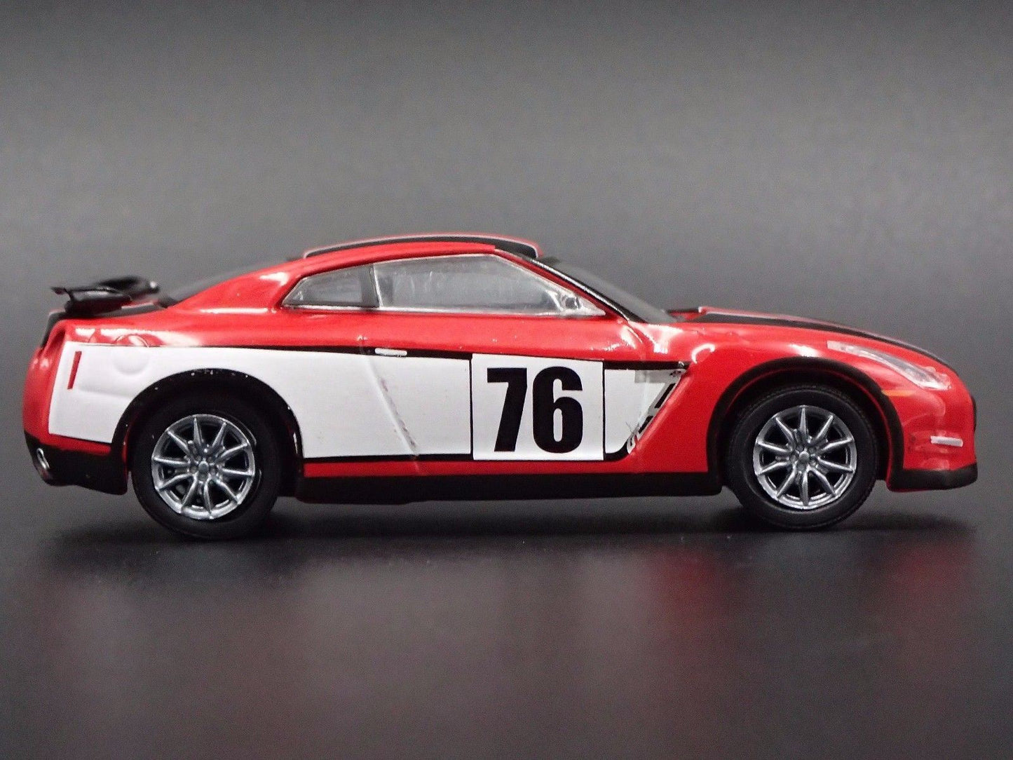 2007-2025 NISSAN GTR R35 SKYLINE RED RARE 1:64 SCALE DIORAMA DIECAST MODEL CAR
