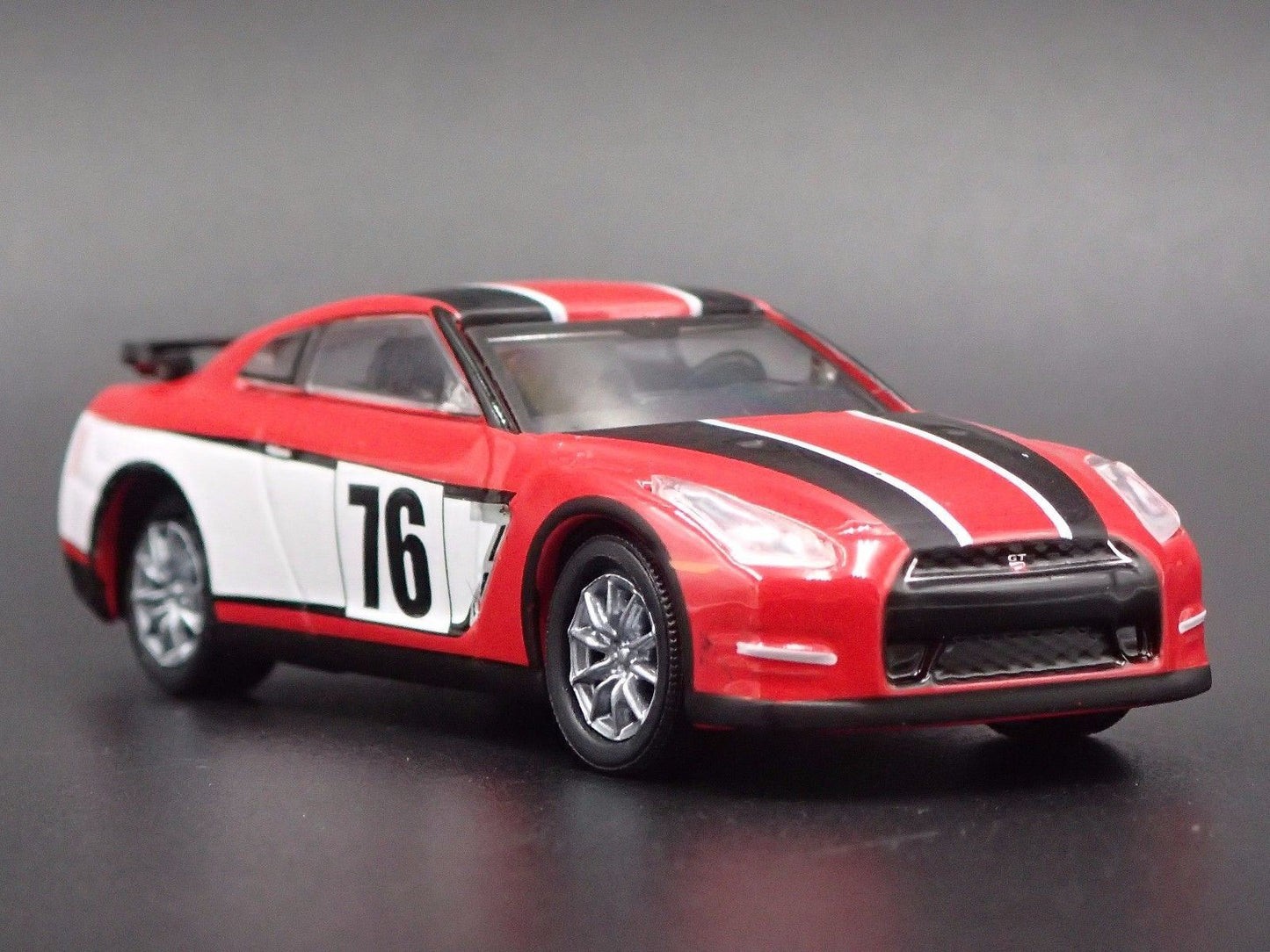 2007-2025 NISSAN GTR R35 SKYLINE RED RARE 1:64 SCALE DIORAMA DIECAST MODEL CAR