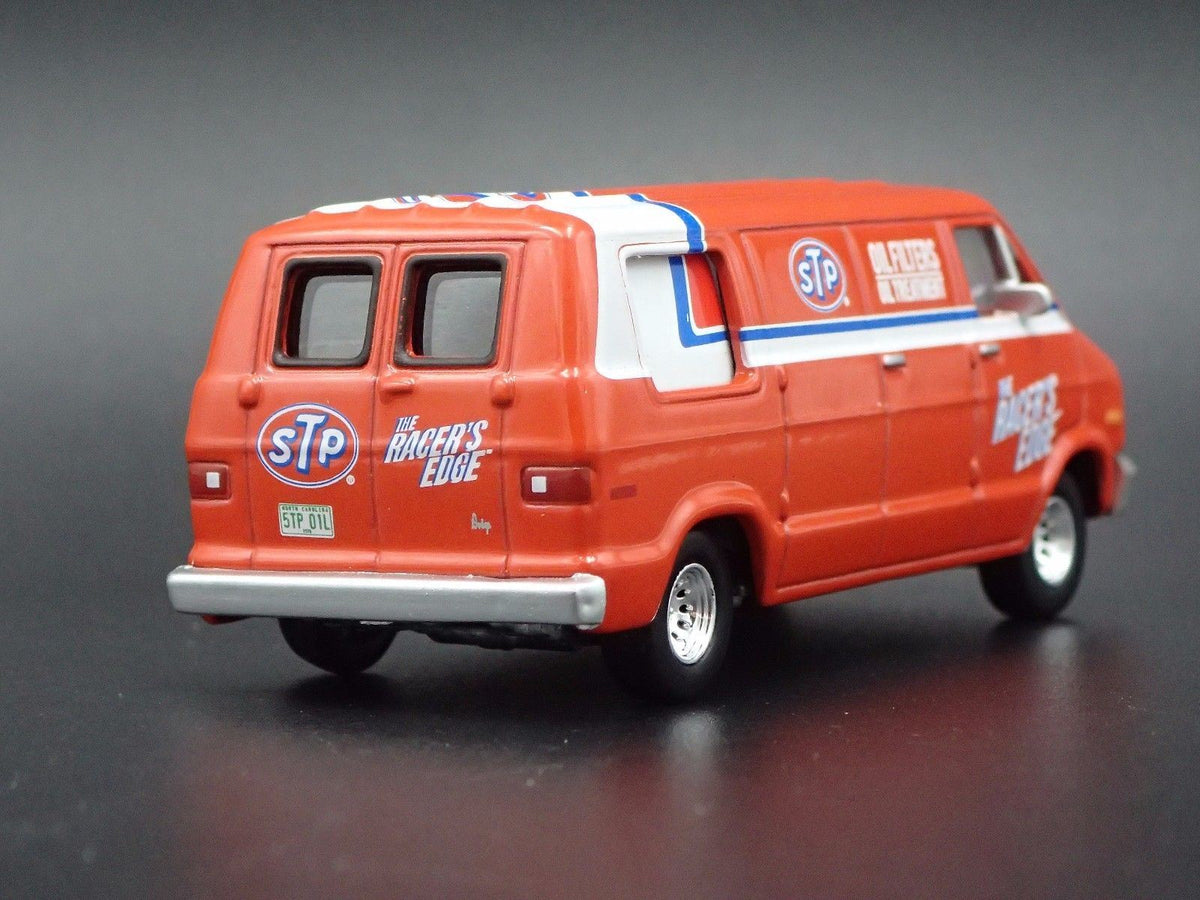1976 76 DODGE B100 VAN STP OIL 1:64 SCALE COLLECTIBLE DIORAMA DIECAST MODEL CAR-Burning Rubber Toy Company