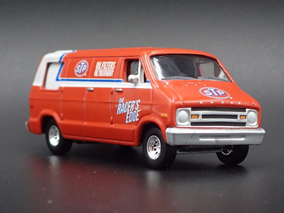 1976 76 DODGE B100 VAN STP OIL 1:64 SCALE COLLECTIBLE DIORAMA DIECAST MODEL CAR-Burning Rubber Toy Company