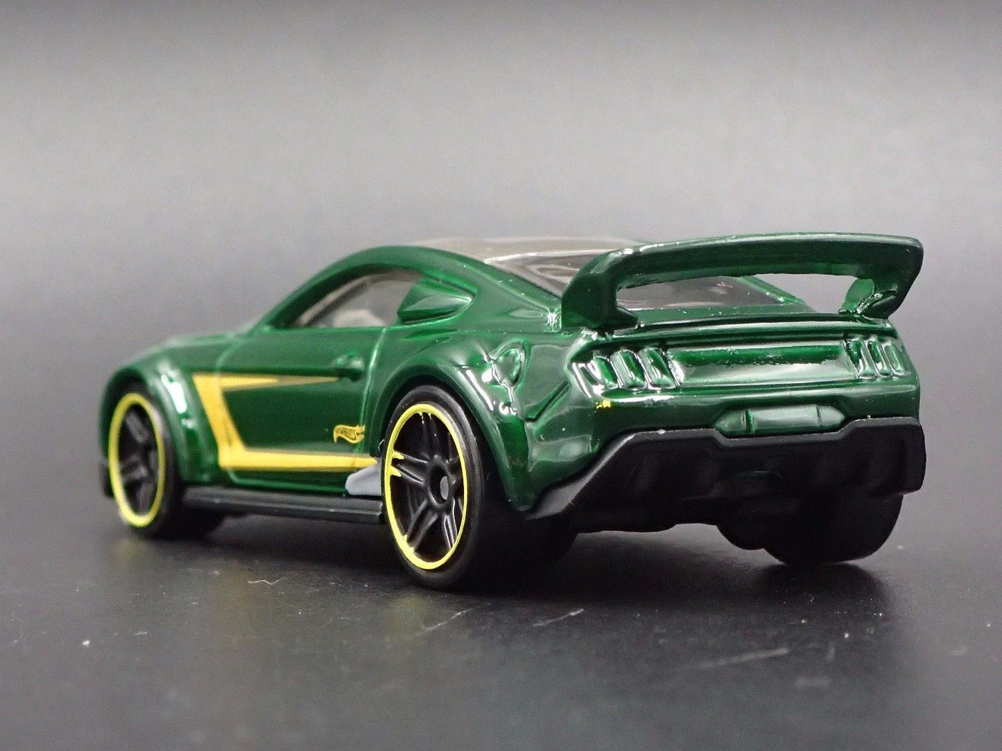 2015-2023 FORD MUSTANG RACE CAR 1:64 SCALE COLLECTIBLE DIORAMA DIECAST MODEL CAR